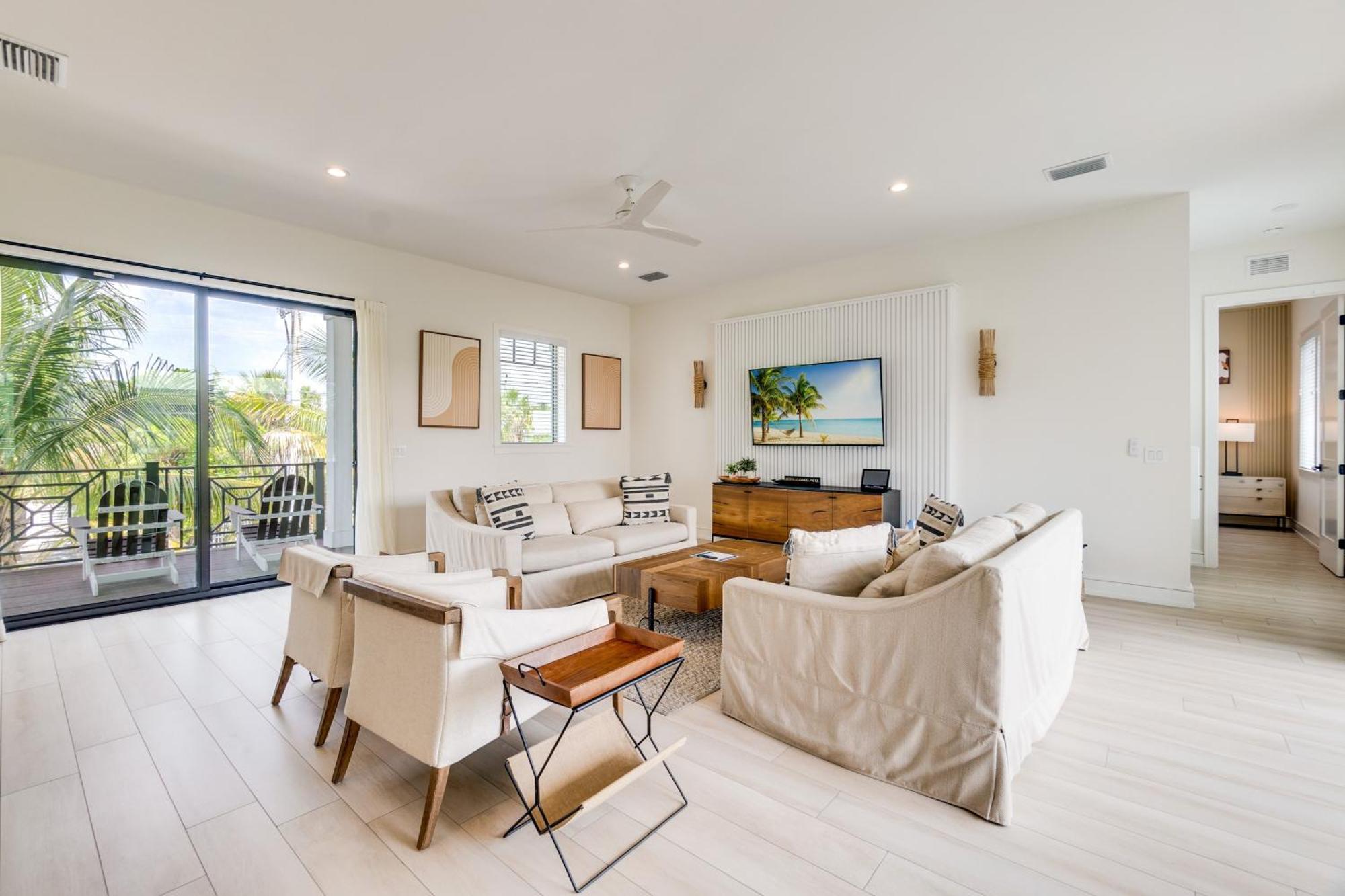 Holiday home Swanky Bubbles, 9 Beds, 11 Bathrooms, Pet-friendly With A Rooftop Deck And Steps Away To The Beach! *