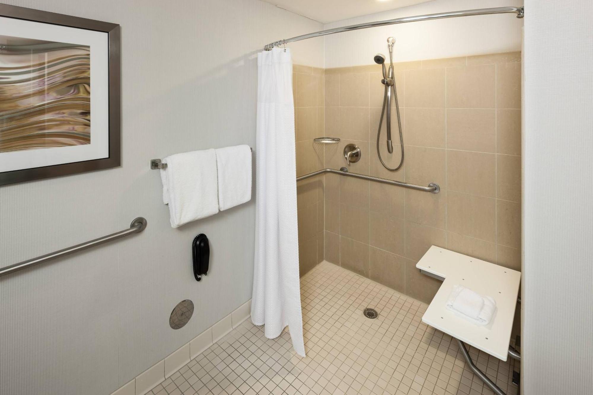 Courtyard By Marriott Miami At Dolphin Mall Hotel 3*
