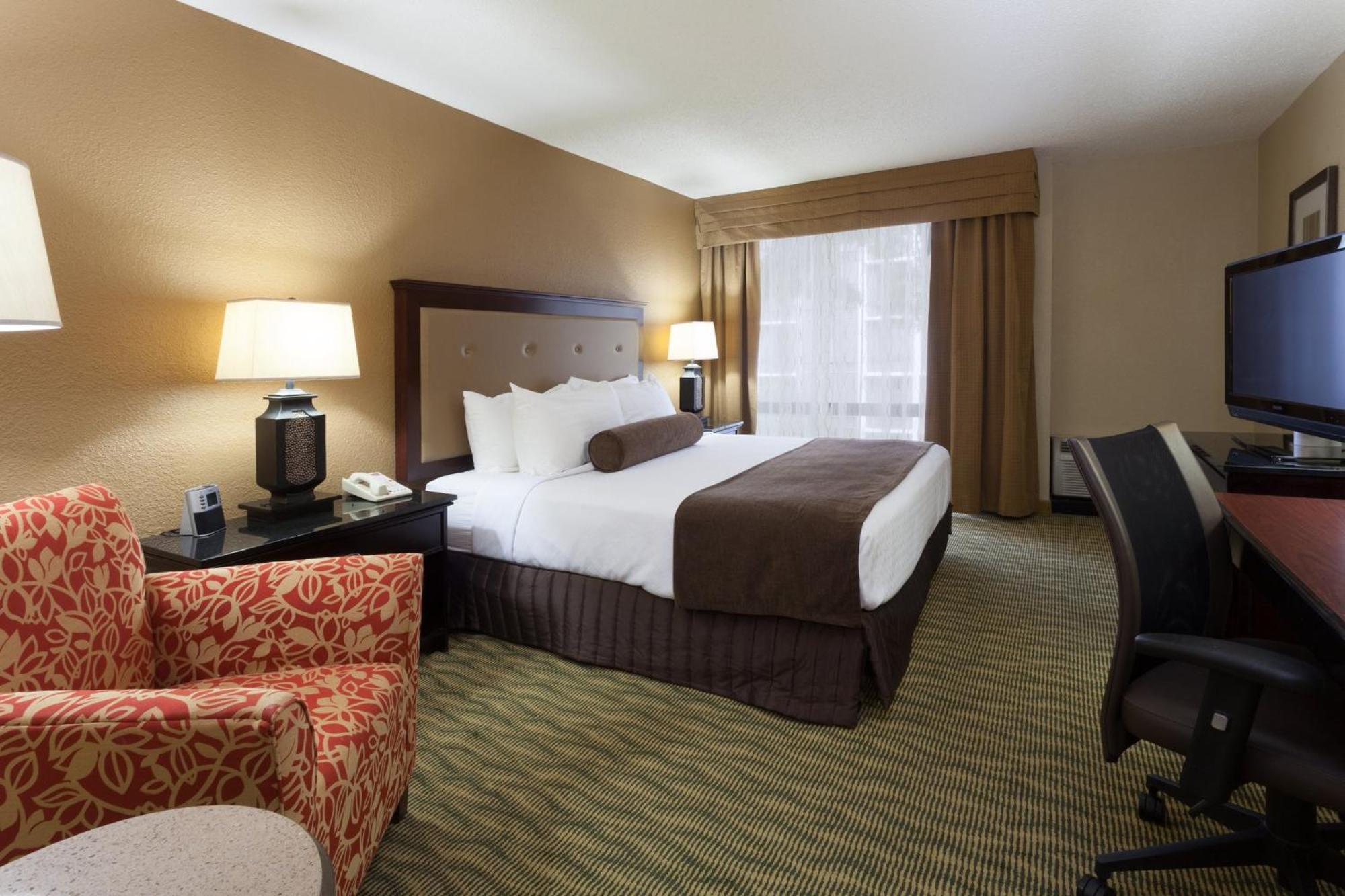 Hotel Crowne Plaza Airport By Ihg