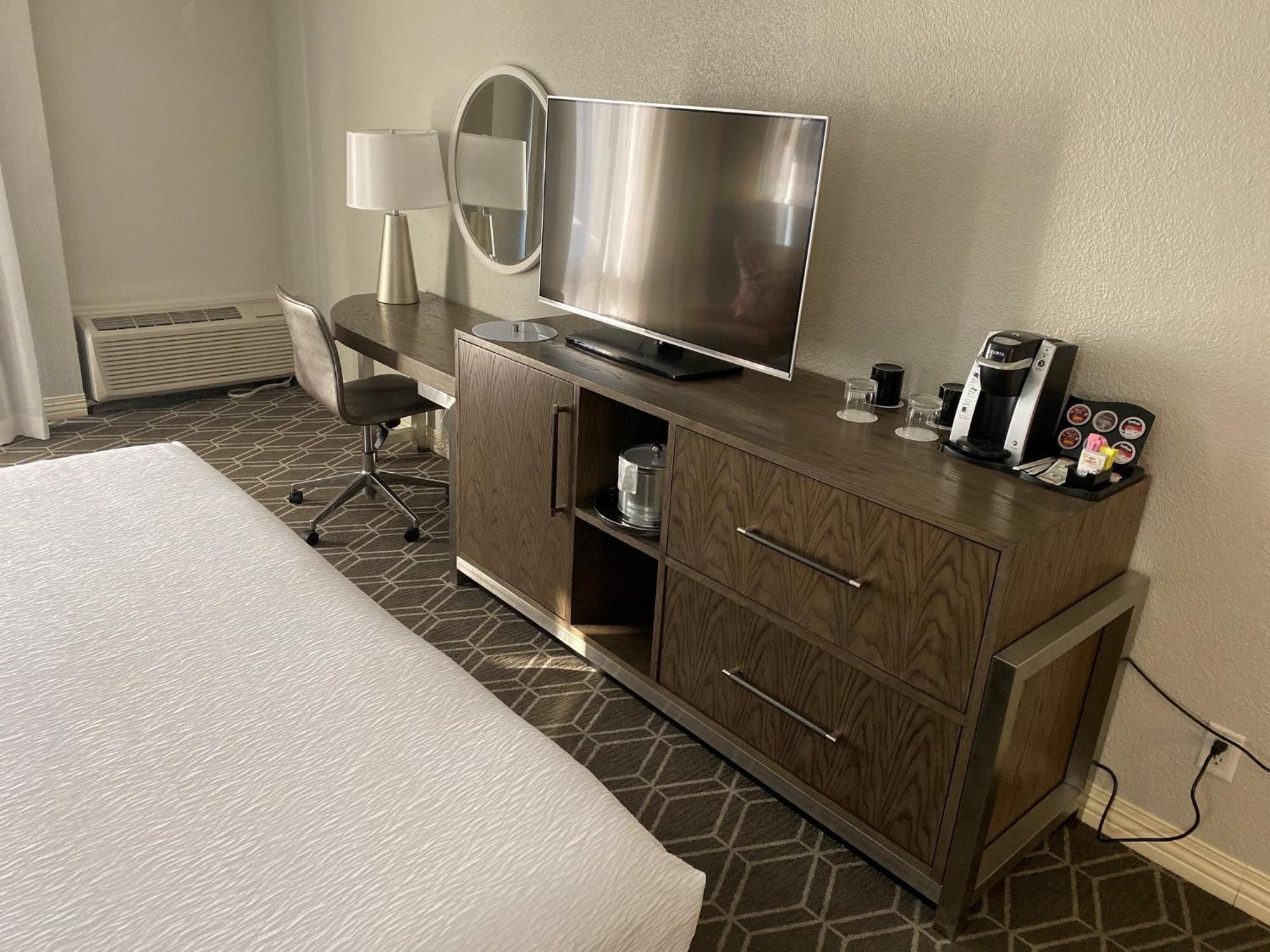 Crowne Plaza Airport By Ihg 4*
