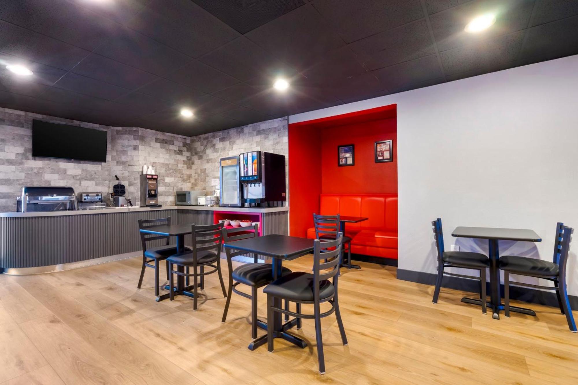 Spot X Tampa - By The Red Collection 3* Wesley Chapel