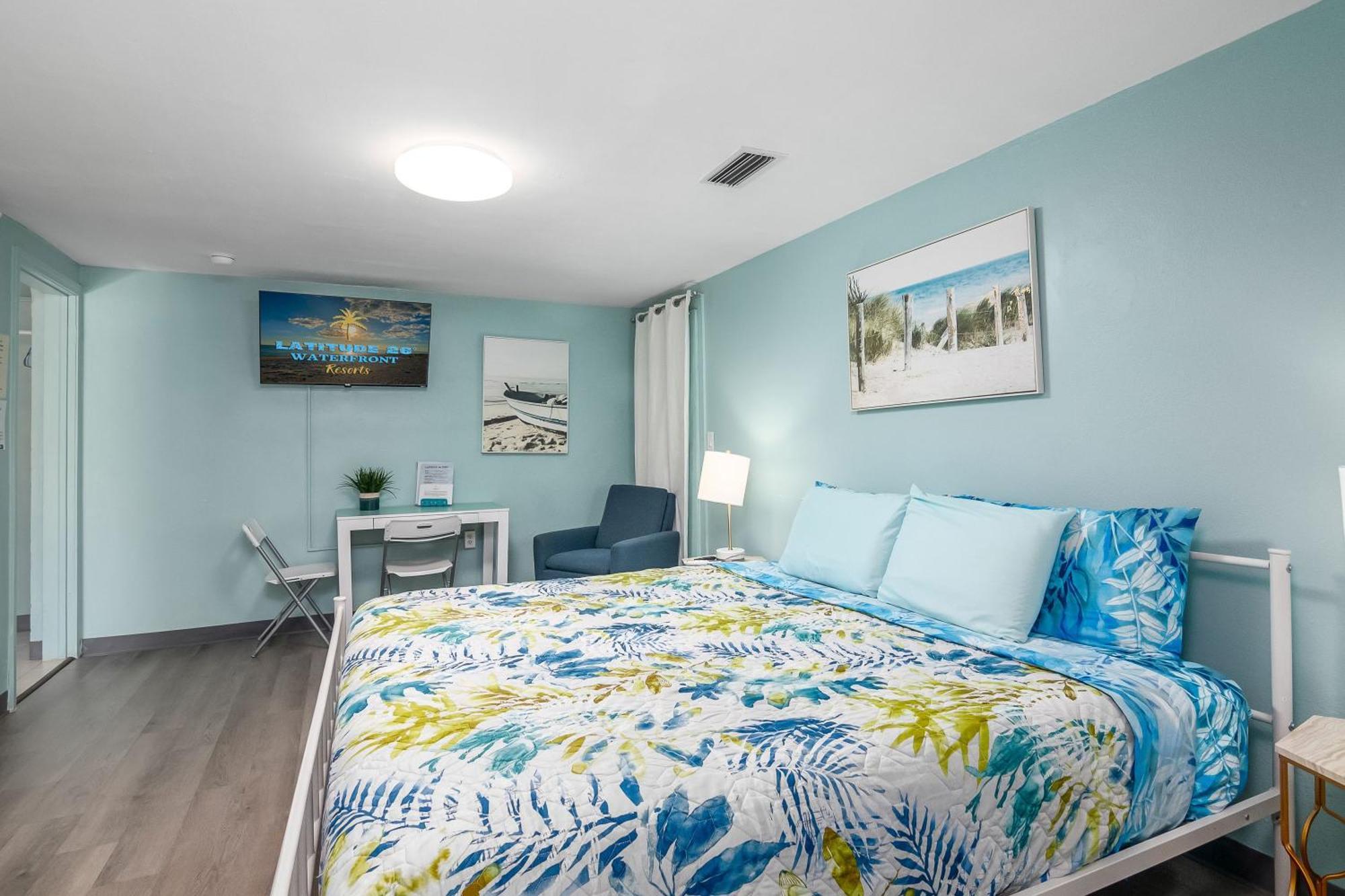 Latitude 26 Waterfront Boutique - Myers Fort Myers Beach