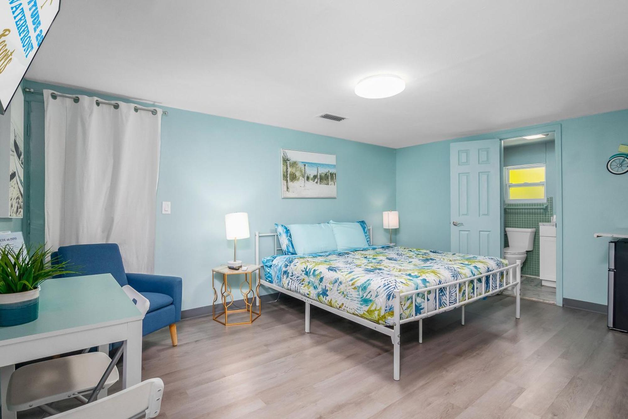 Latitude 26 Waterfront Boutique - Myers Inn