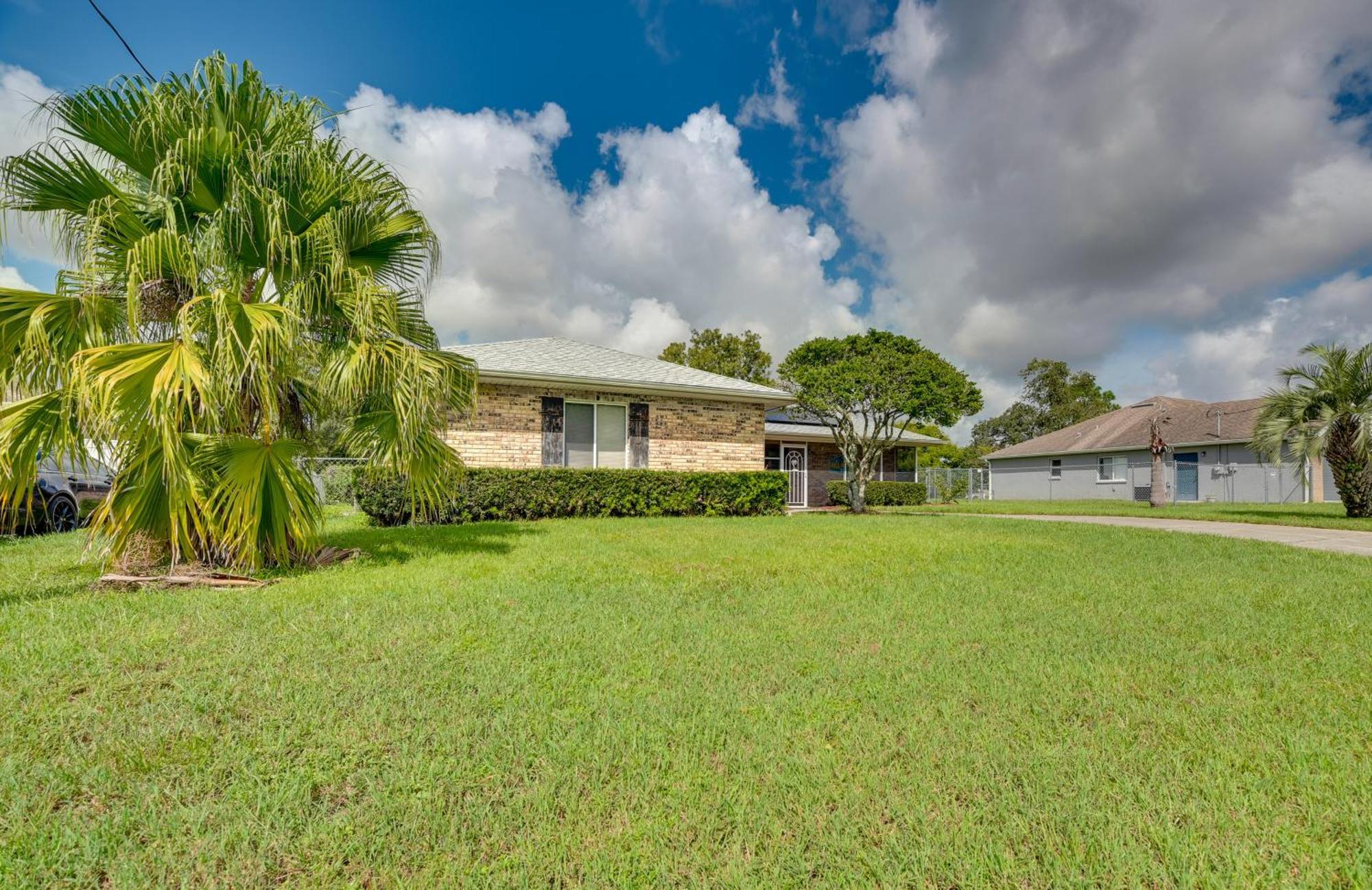 Retreat With Heated Pool And 4-in-1 Grill *