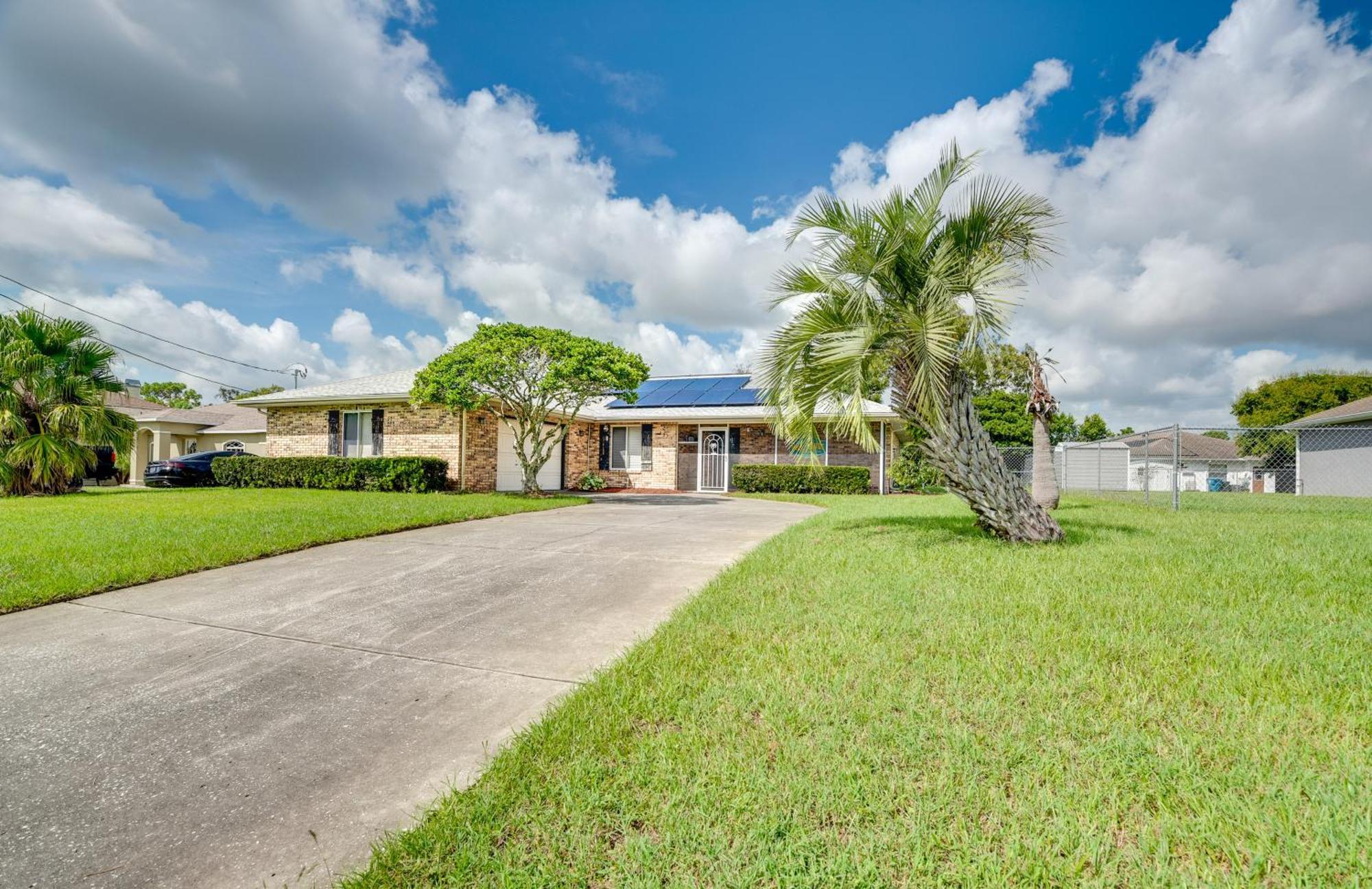 Retreat With Heated Pool And 4-in-1 Grill