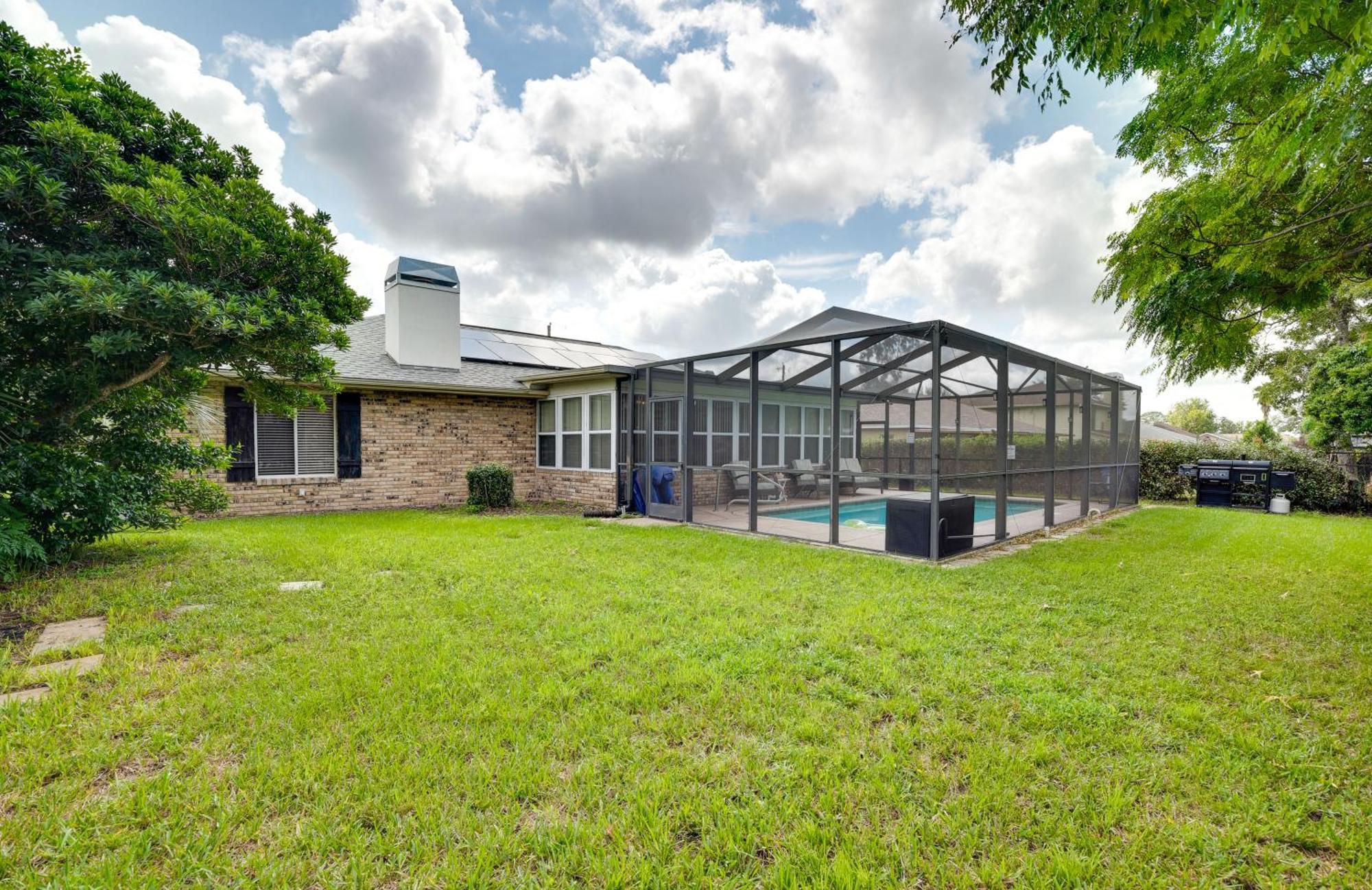 Retreat With Heated Pool And 4-in-1 Grill Holiday home