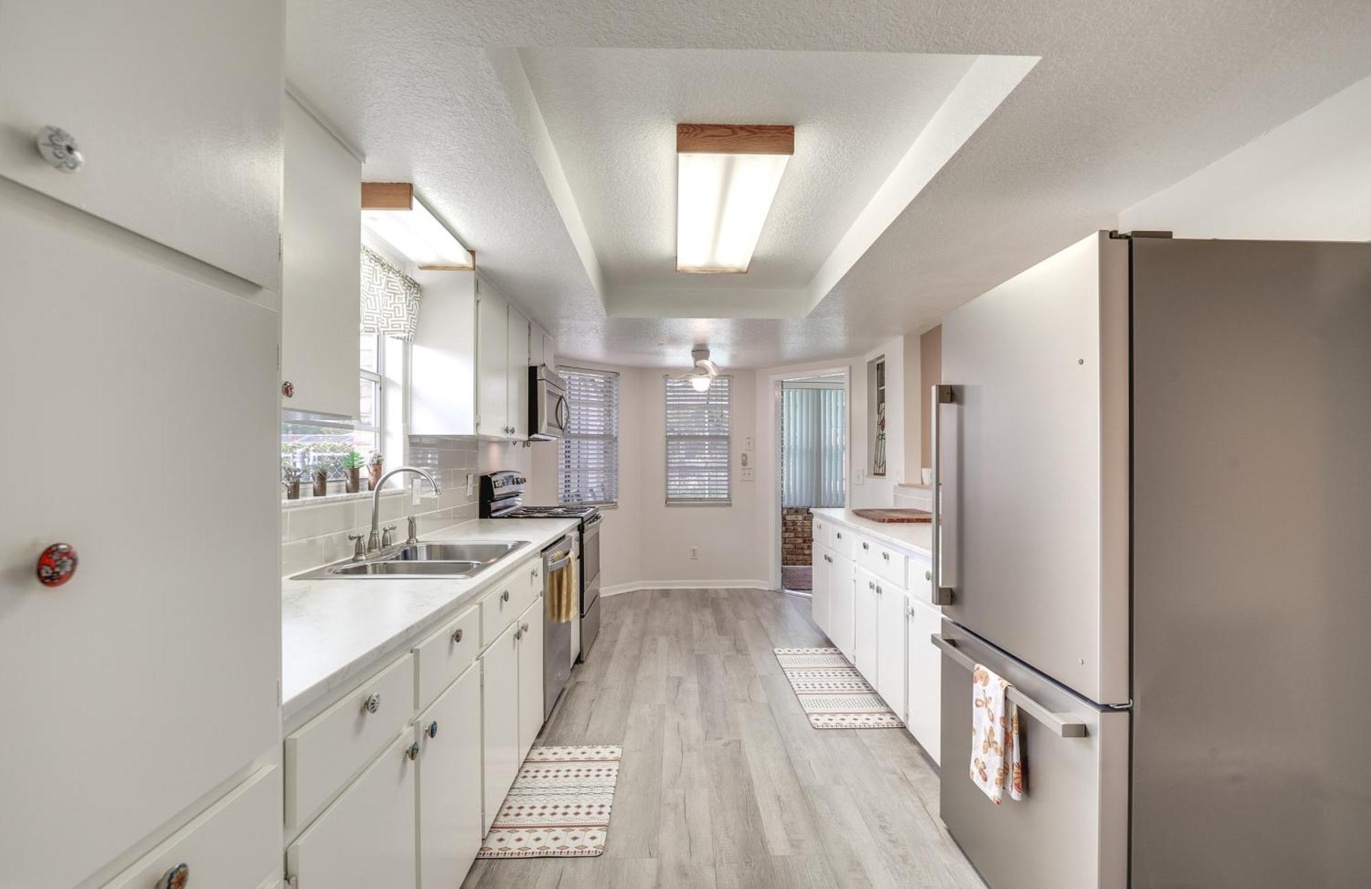 Retreat With Heated Pool And 4-in-1 Grill Holiday home Spring Hill