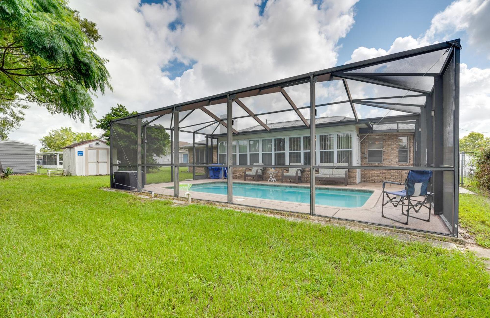 Retreat With Heated Pool And 4-in-1 Grill *
