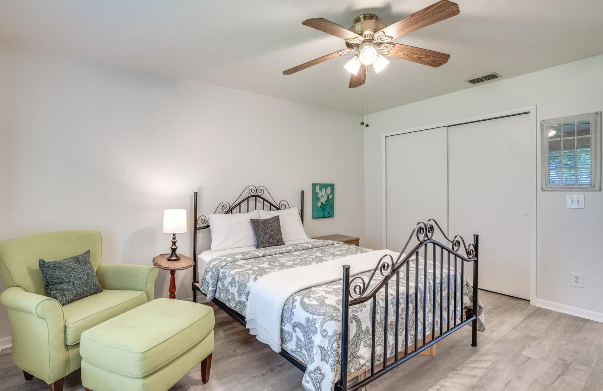 Retreat With Heated Pool And 4-in-1 Grill