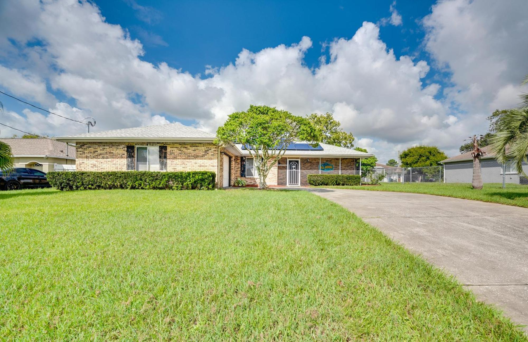 Retreat With Heated Pool And 4-in-1 Grill Holiday home Spring Hill