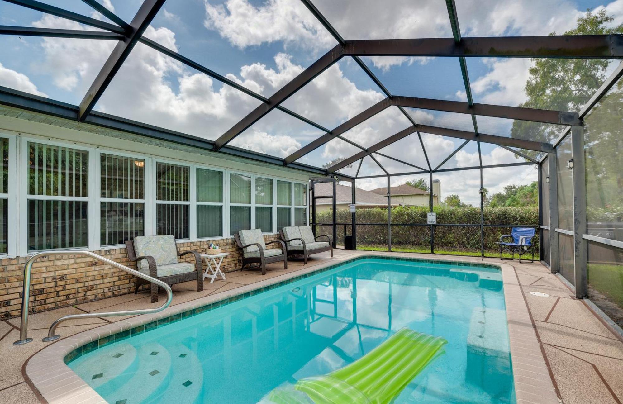 Retreat With Heated Pool And 4-in-1 Grill Spring Hill
