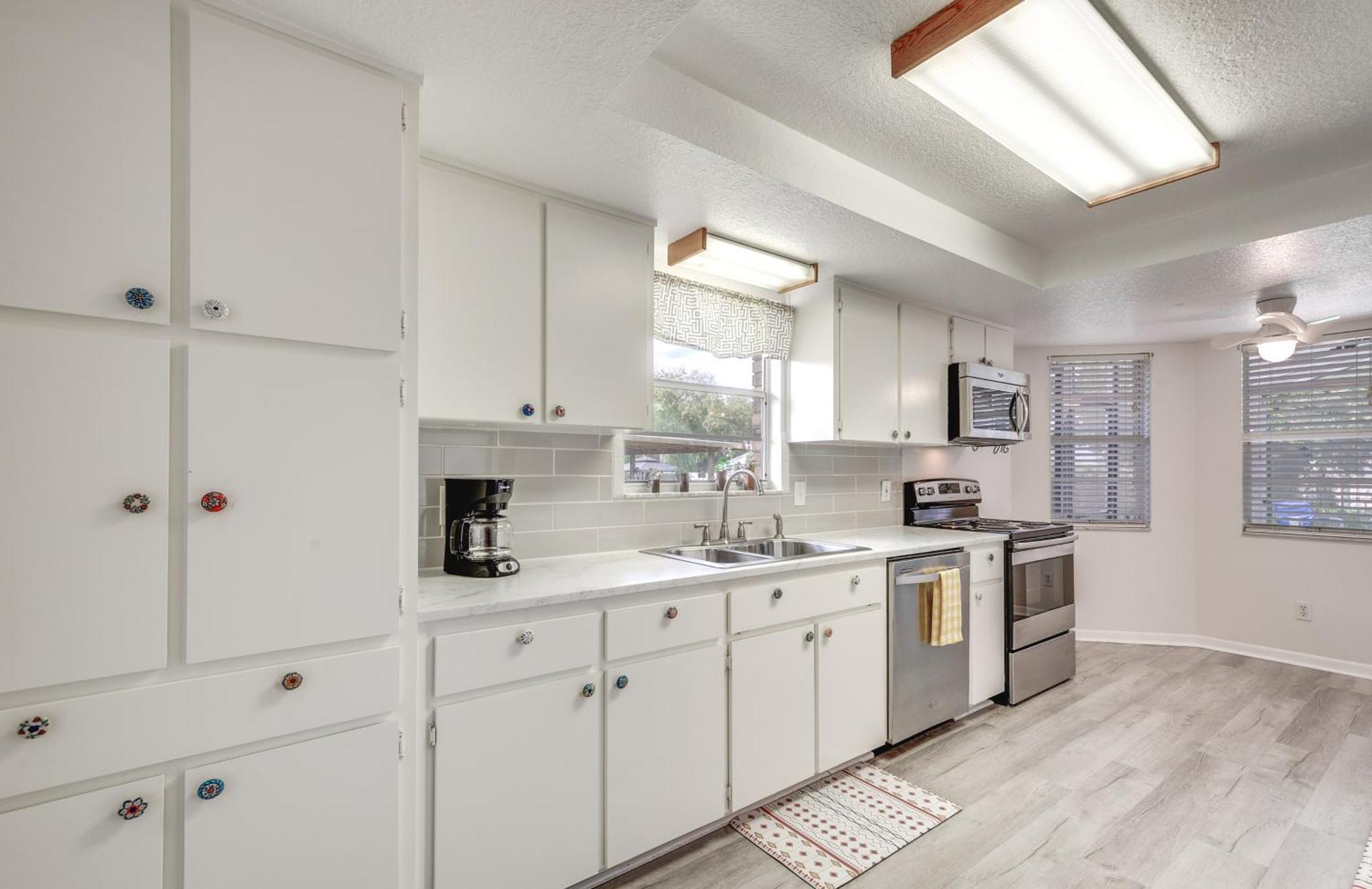 Retreat With Heated Pool And 4-in-1 Grill