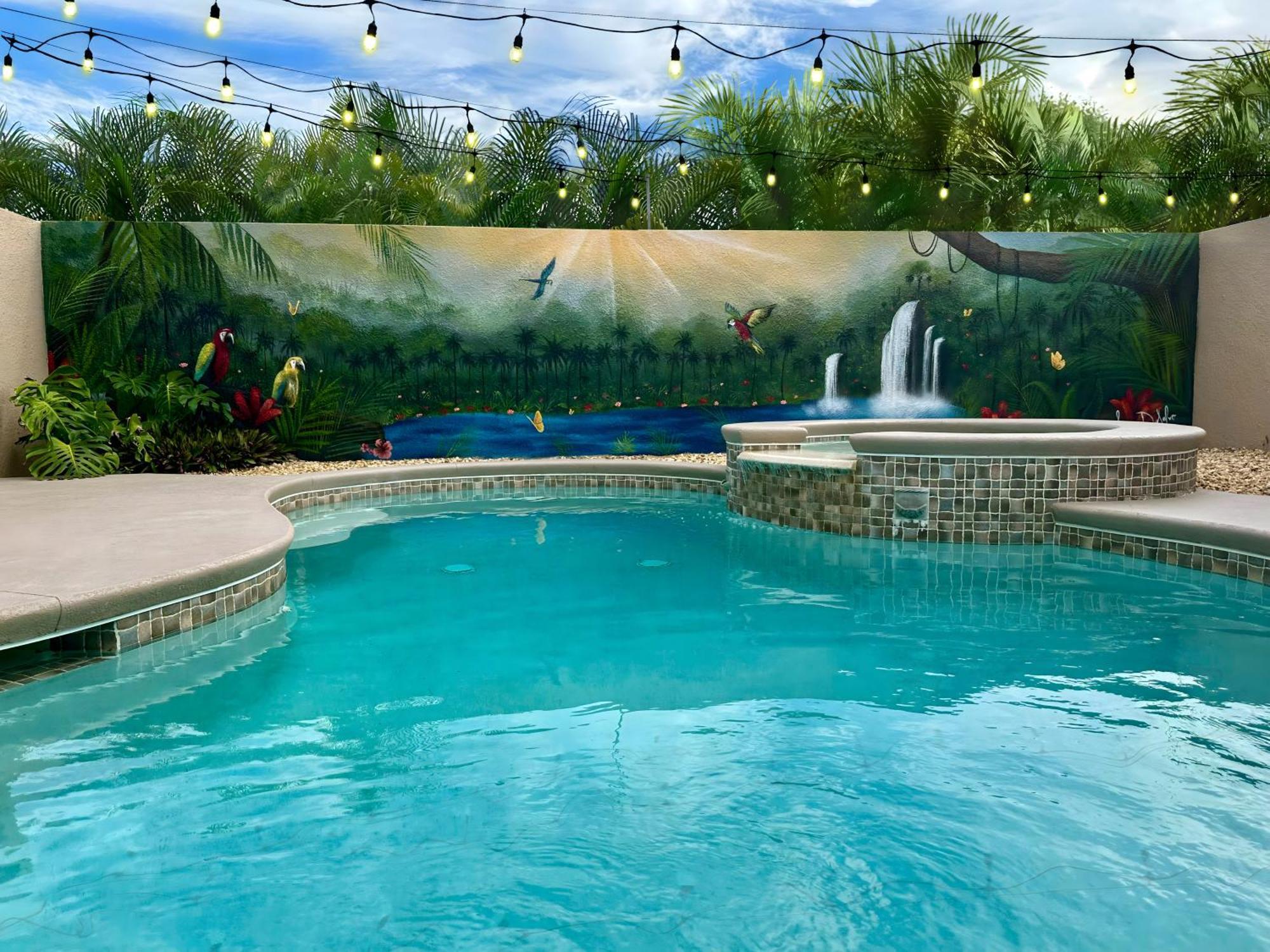 Welcome To The Jungle! Pool & Jacuzzi! Sleeps 12+! Villa