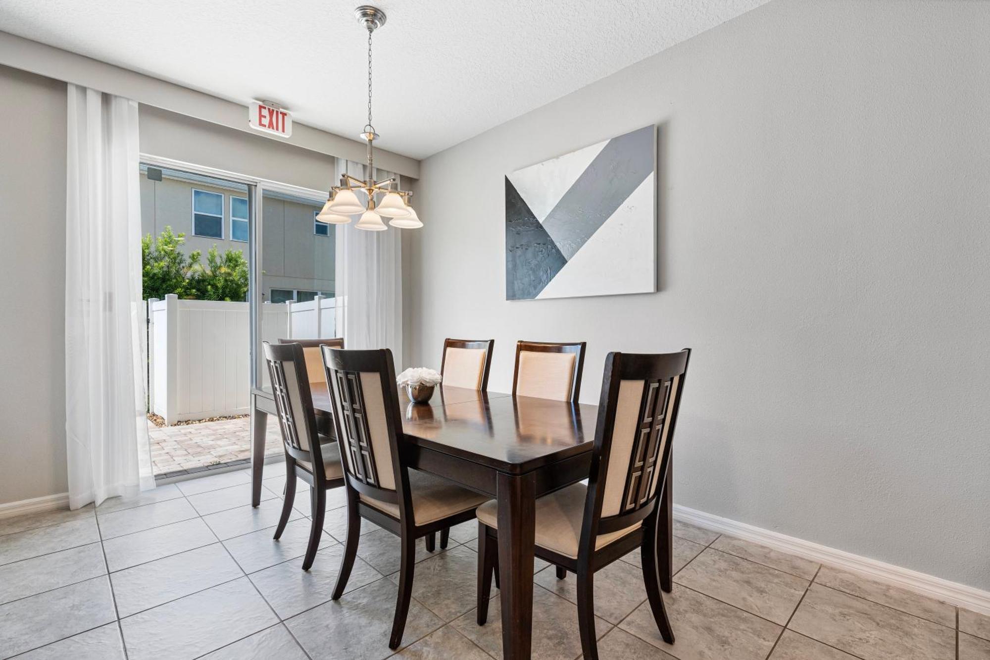 Cozy 4 Bedrooms Tranquility 8 Miles From Disney Holiday home *