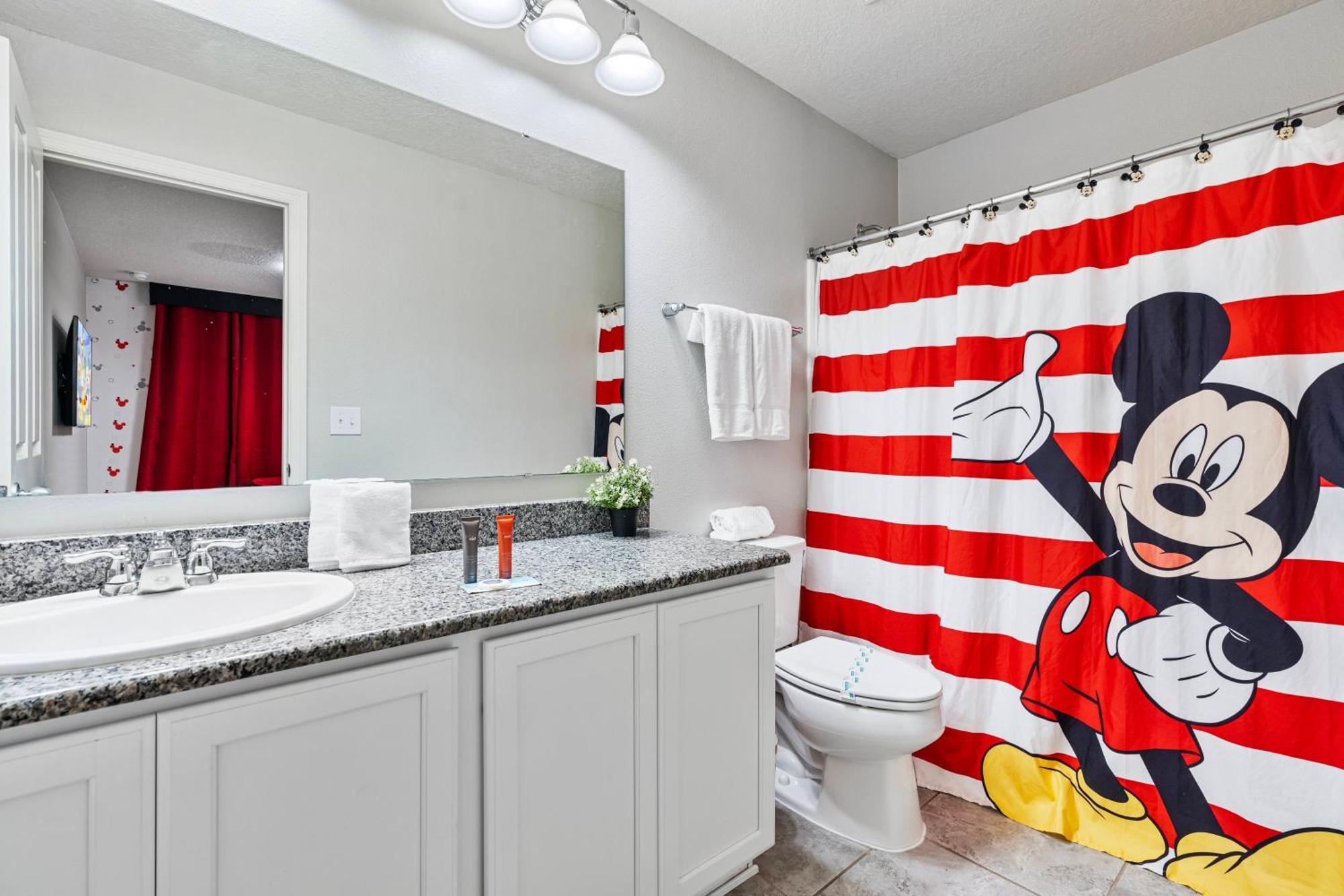 Cozy 4 Bedrooms Tranquility 8 Miles From Disney Holiday home