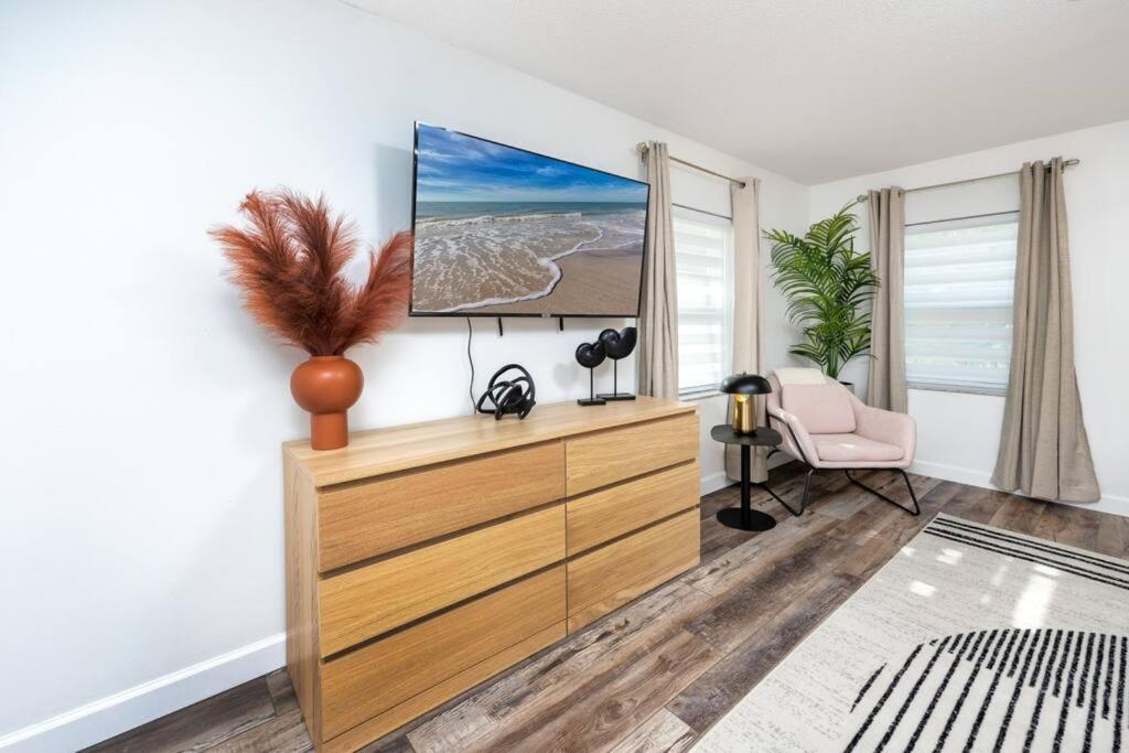 Holiday home New! - Incredible With Private Heated Pool *