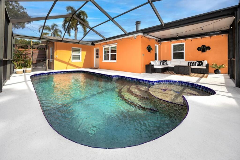 New! - Incredible With Private Heated Pool Holiday home