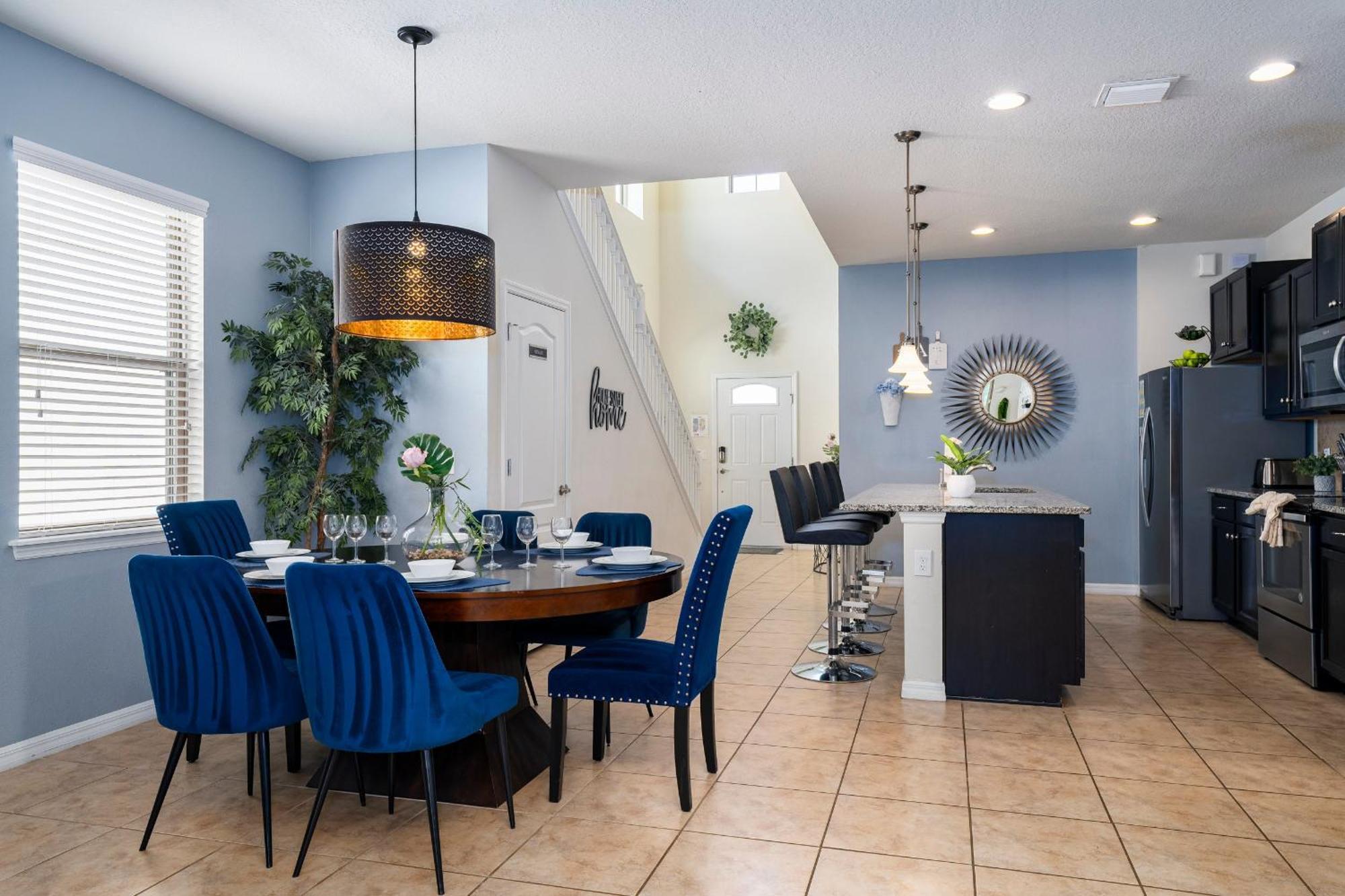 Windsor Westside Gem! Themed With Game *