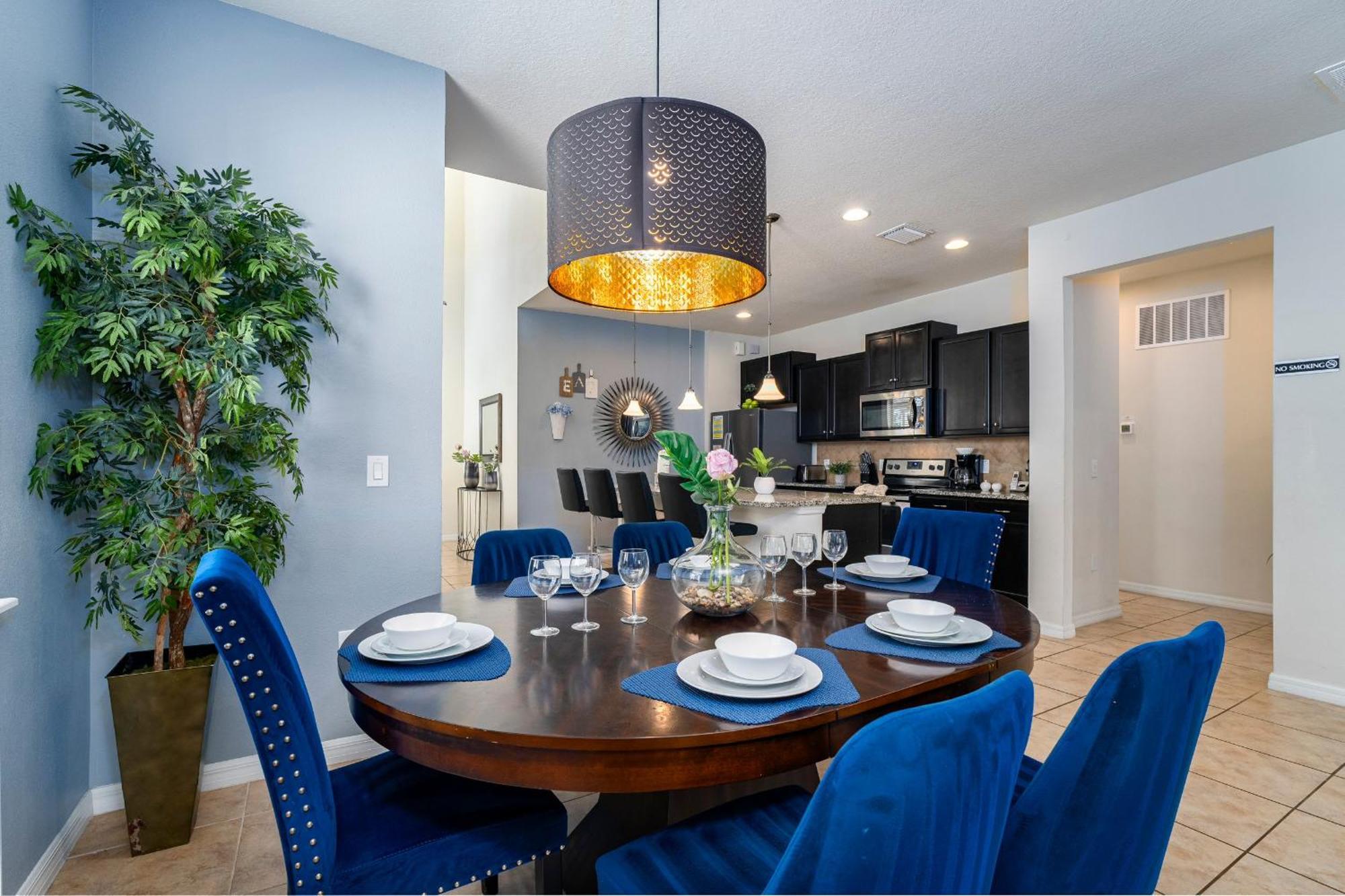 Windsor Westside Gem! Themed With Game Holiday home *