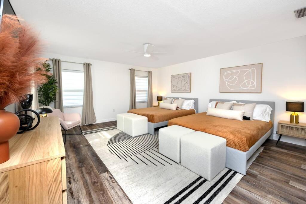 New! - Incredible With Private Heated Pool Holiday home