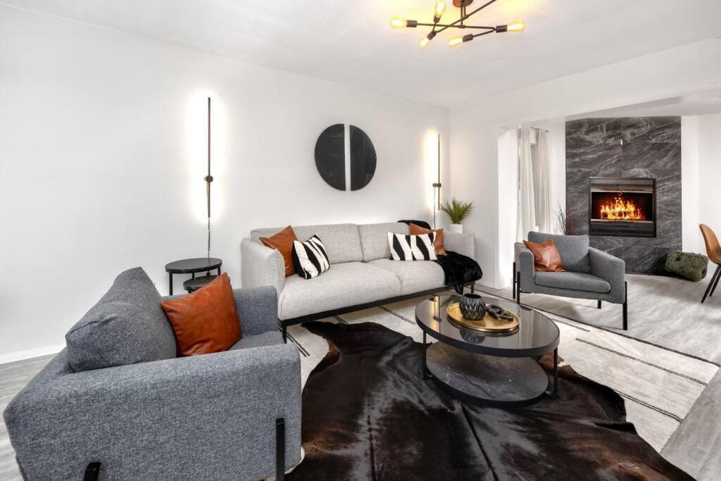Holiday home New! - Incredible With Private Heated Pool *