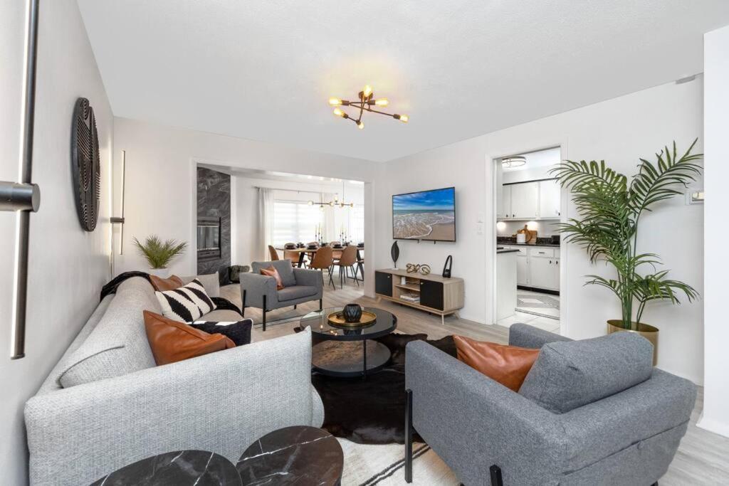 New! - Incredible With Private Heated Pool Clearwater