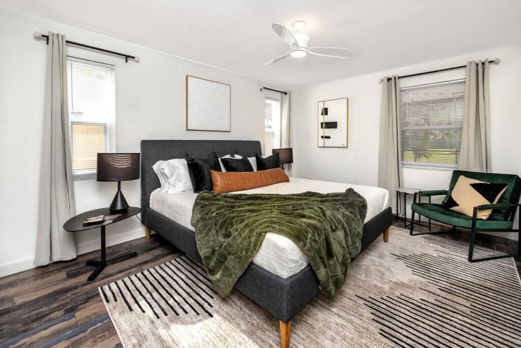 New! - Incredible With Private Heated Pool Clearwater