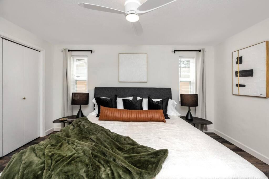 New! - Incredible With Private Heated Pool Clearwater