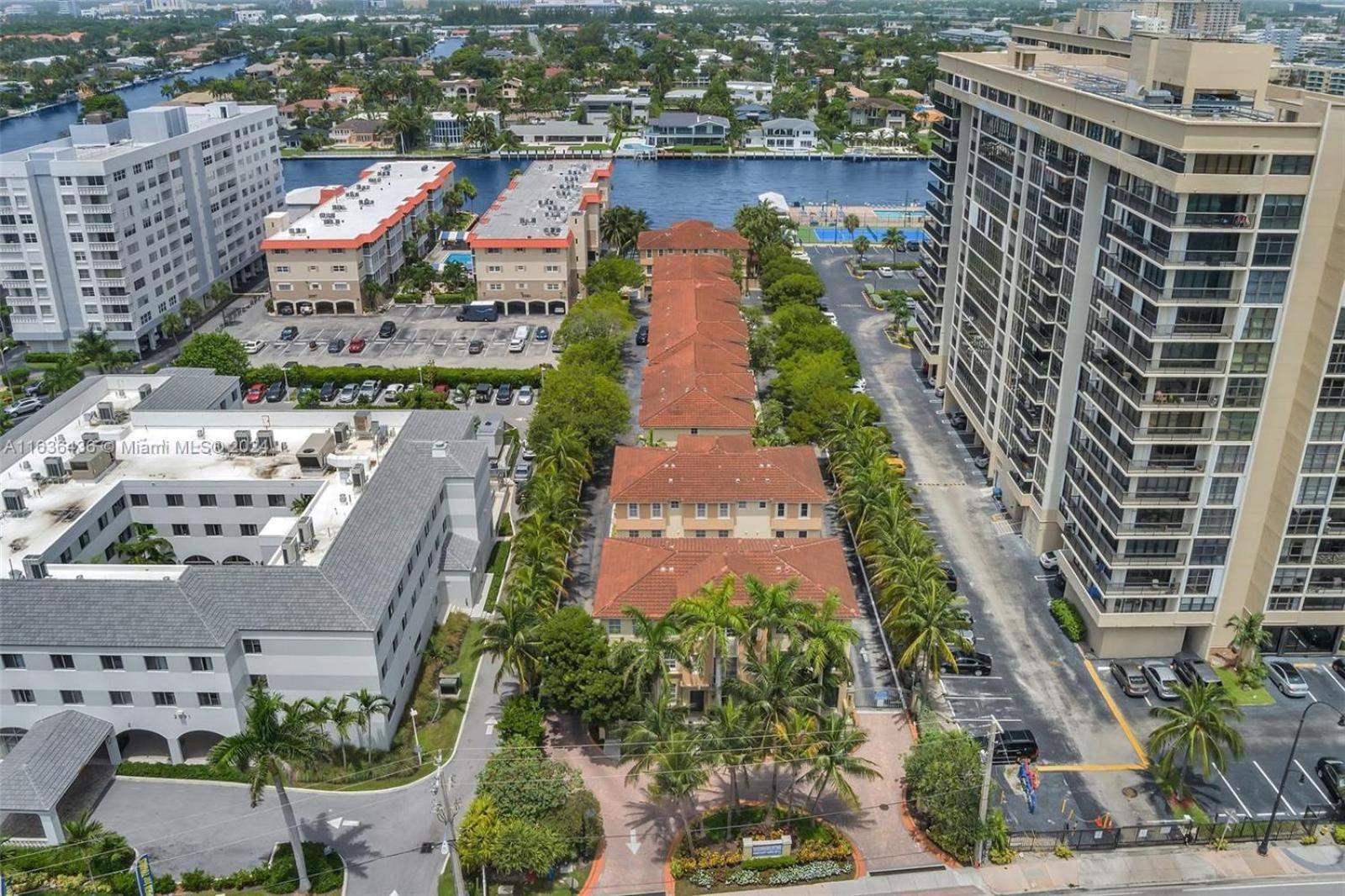 Bayside Townhome - Private Access, Pool And Hot Tub, Free Parking Apartment *