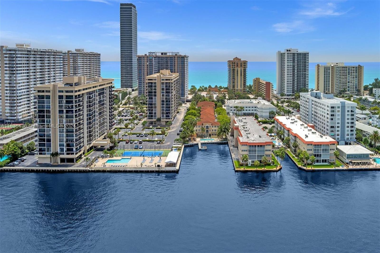 Apartment Bayside Townhome - Private Access, Pool And Hot Tub, Free Parking Hallandale Beach