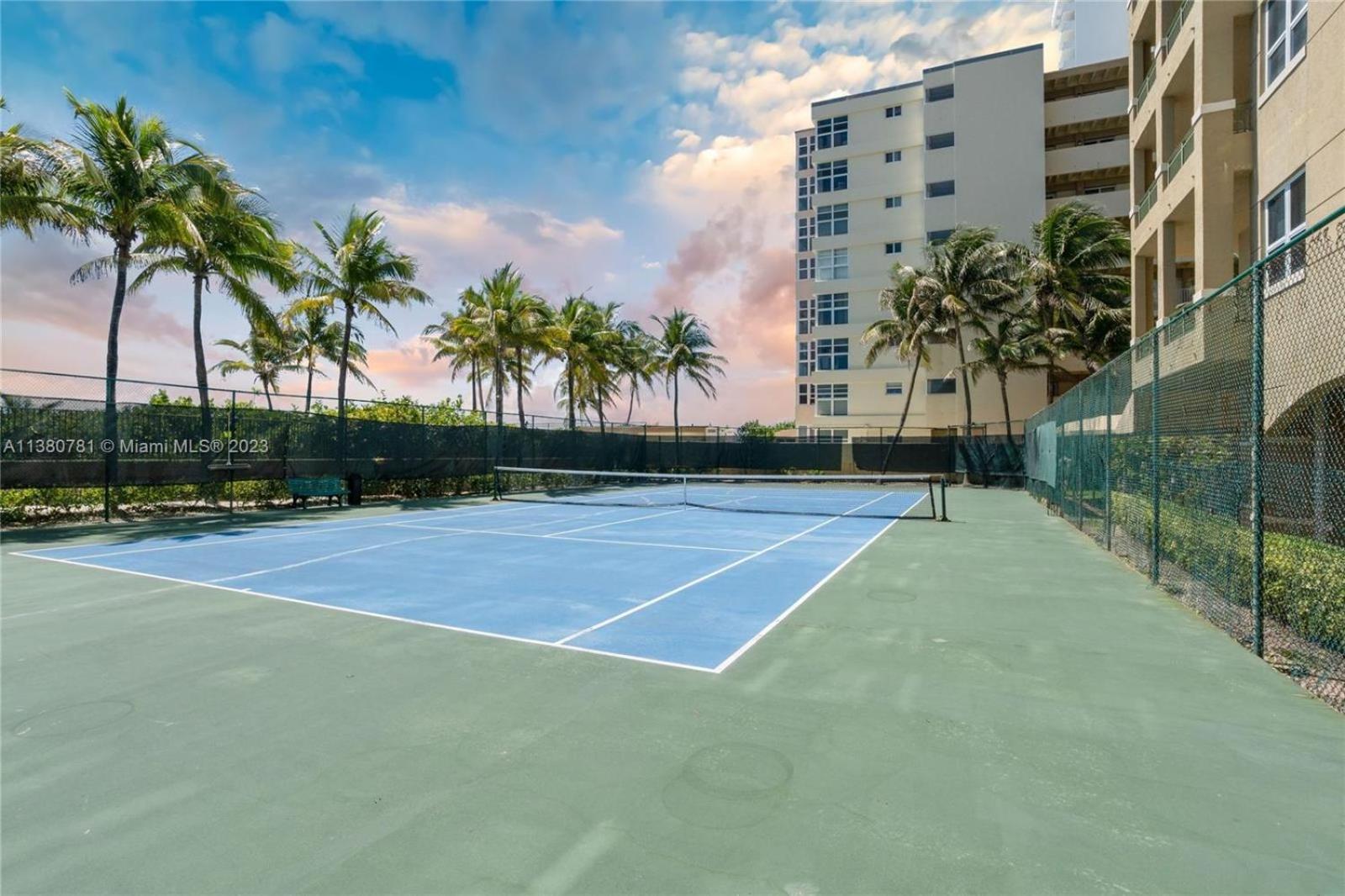Bayside Townhome - Private Access, Pool And Hot Tub, Free Parking Apartment