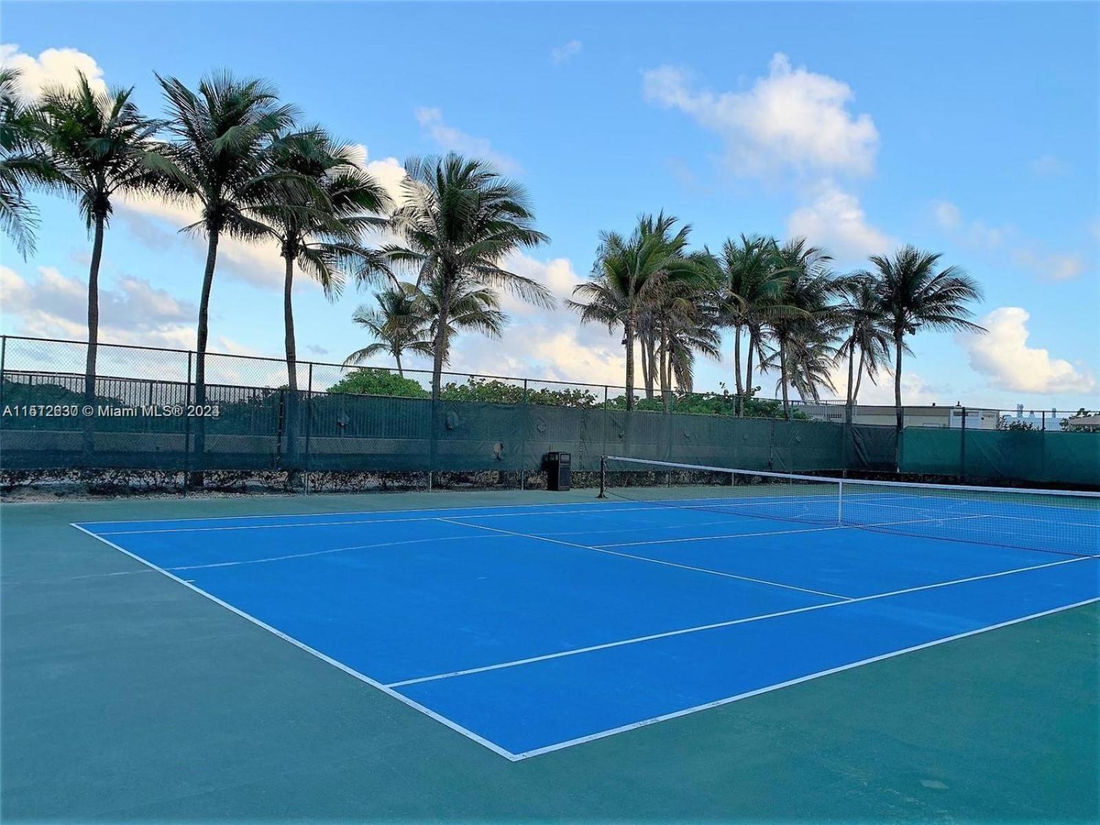 Bayside Townhome - Private Access, Pool And Hot Tub, Free Parking *