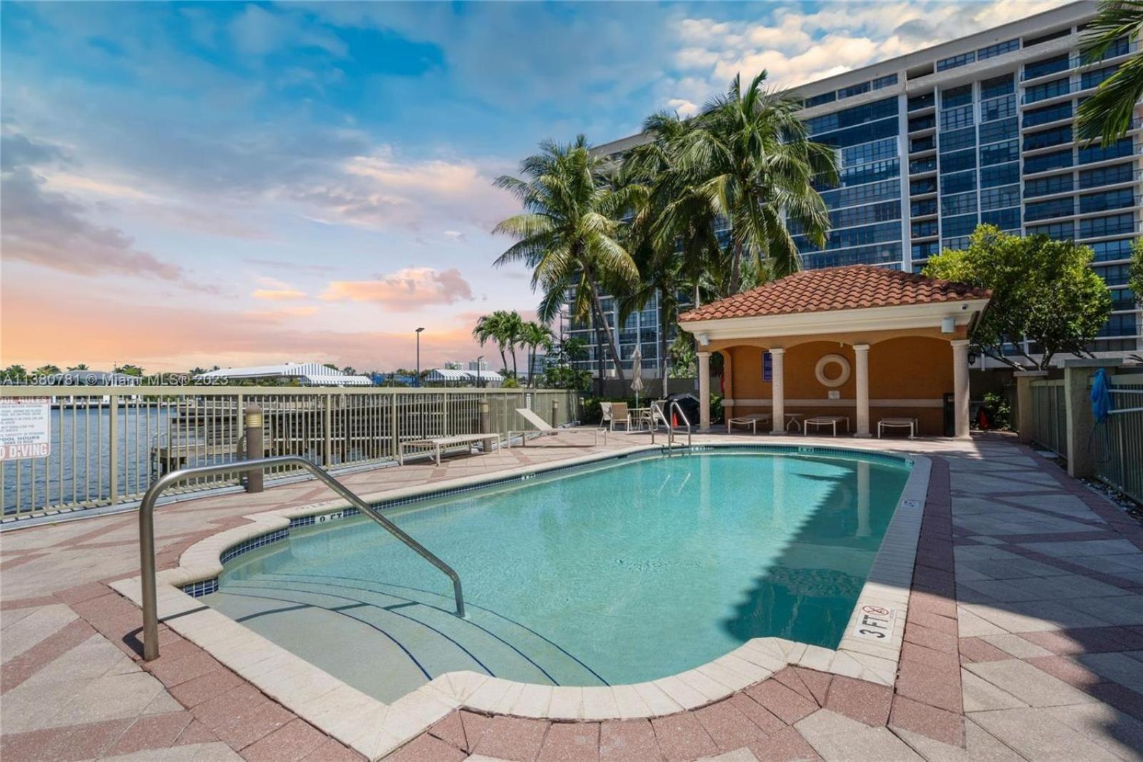 Bayside Townhome - Private Access, Pool And Hot Tub, Free Parking Hallandale Beach