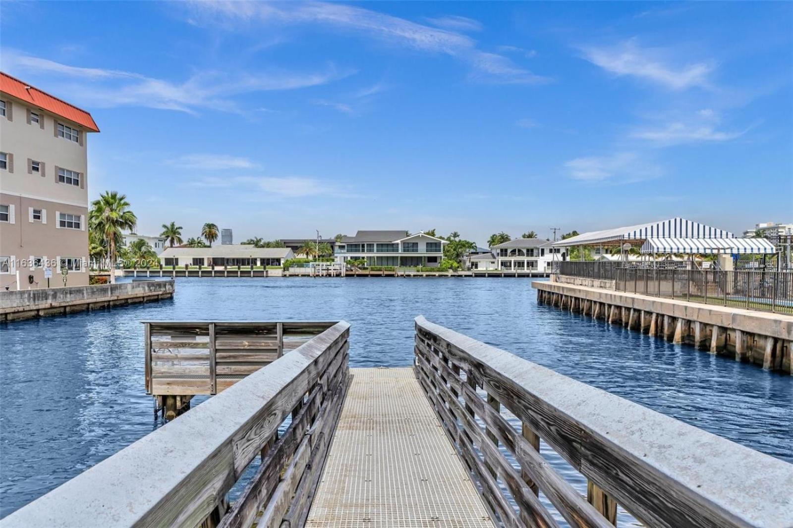 Bayside Townhome - Private Access, Pool And Hot Tub, Free Parking * Hallandale Beach