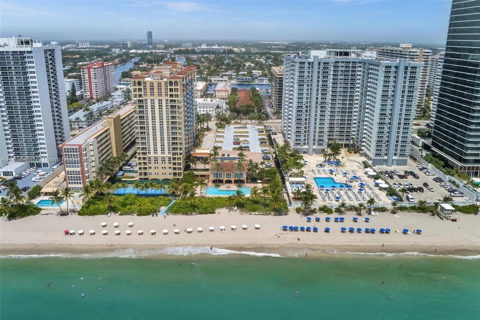 Bayside Townhome - Private Access, Pool And Hot Tub, Free Parking * Hallandale Beach
