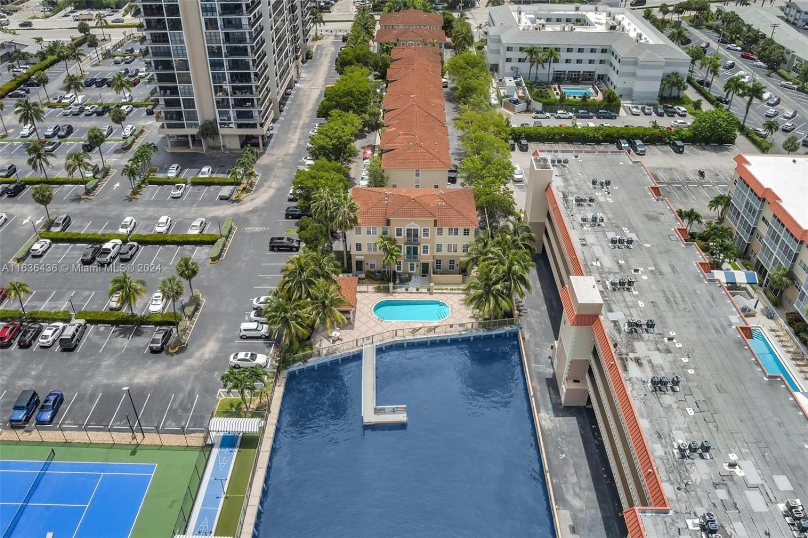 Bayside Townhome - Private Access, Pool And Hot Tub, Free Parking Apartment
