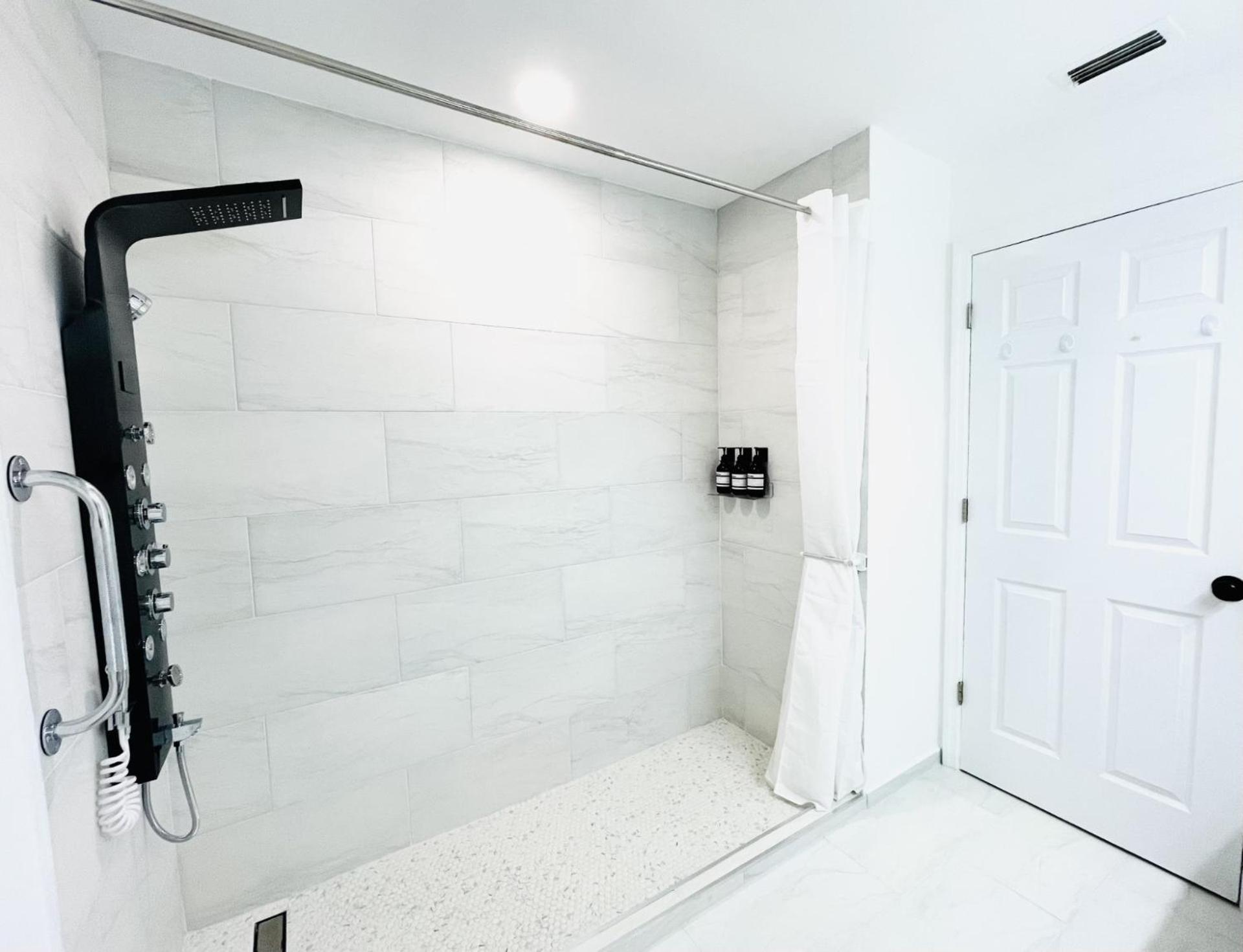 Retreat Accessible With Jacuzzi Holiday home *