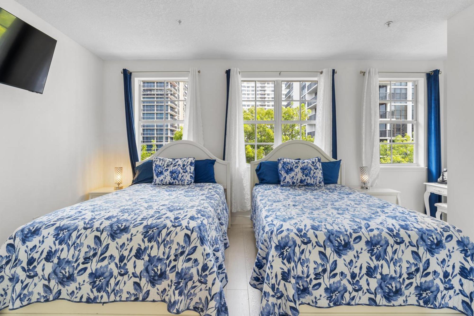 Apartment Bayside Townhome - Private Access, Pool And Hot Tub, Free Parking