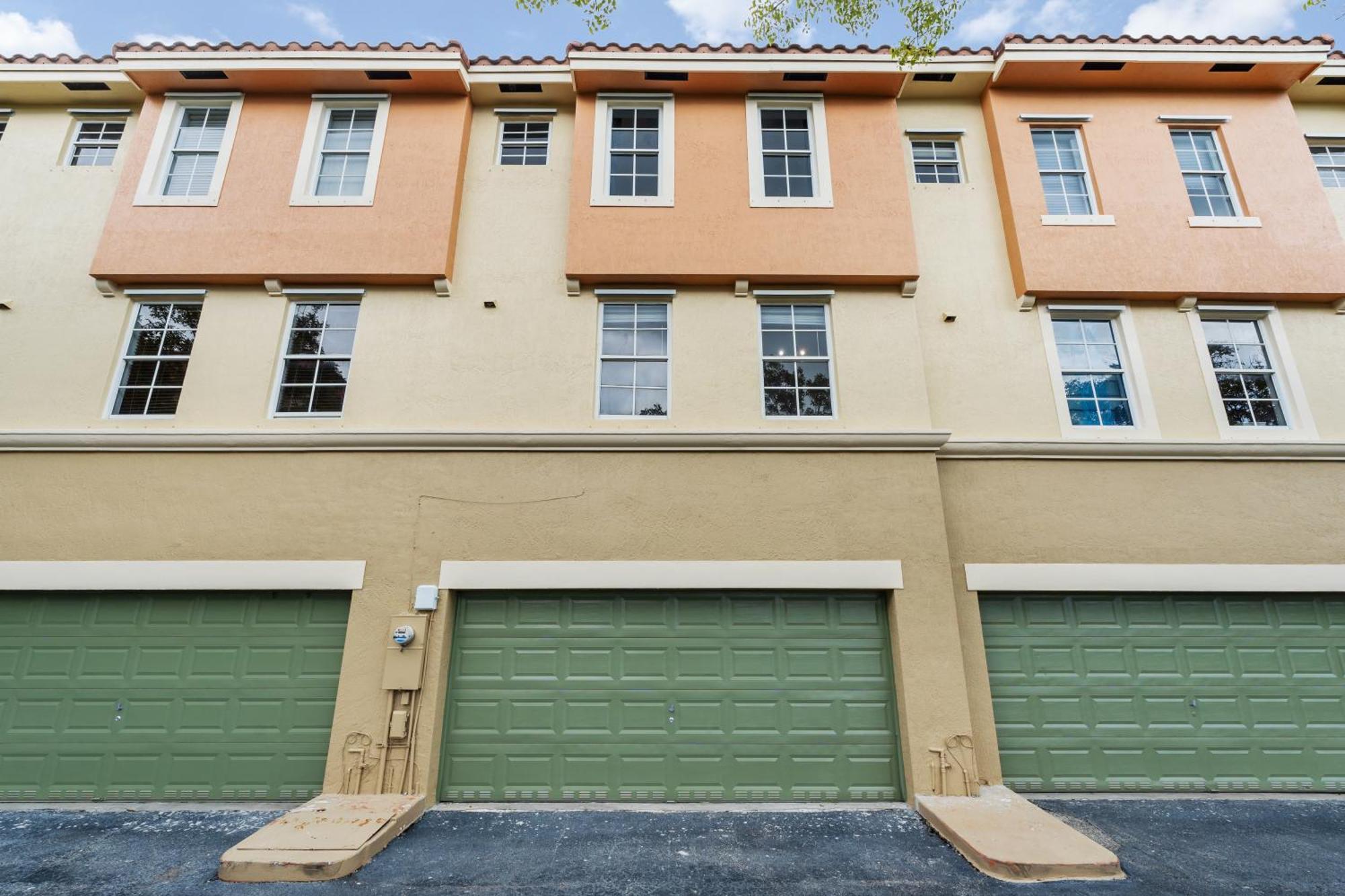 Apartment Bayside Townhome - Private Access, Pool And Hot Tub, Free Parking *