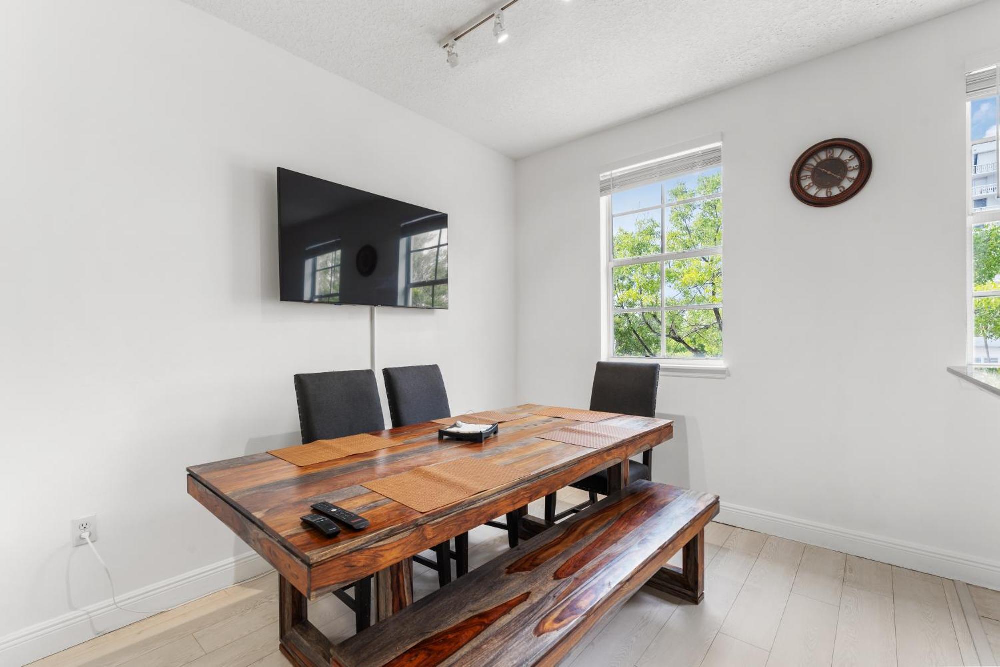 Bayside Townhome - Private Access, Pool And Hot Tub, Free Parking Apartment