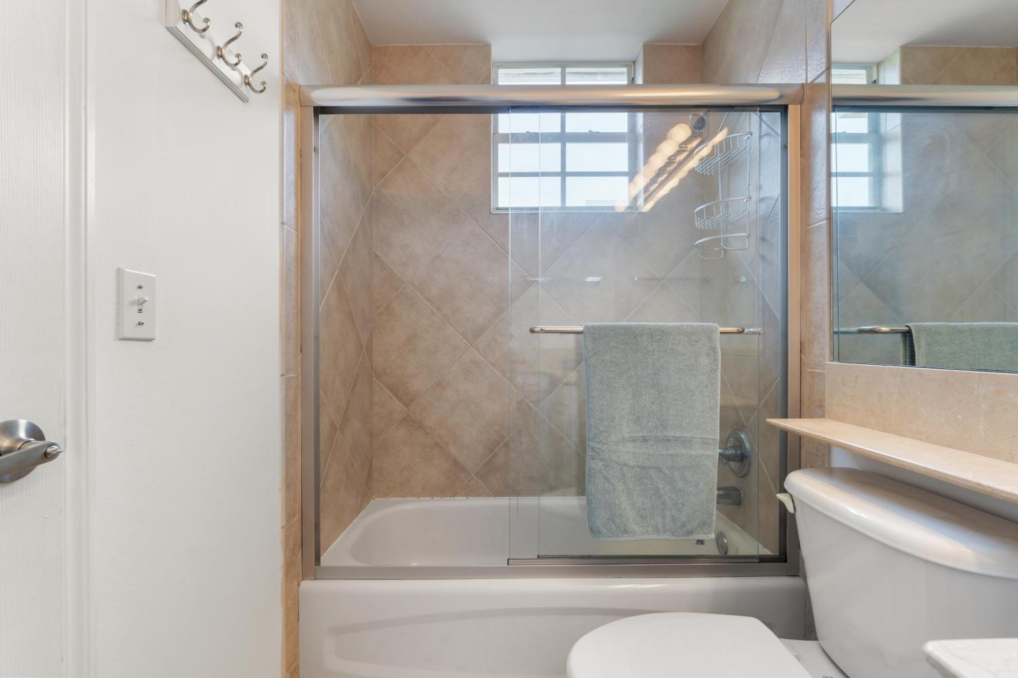 Bayside Townhome - Private Access, Pool And Hot Tub, Free Parking Apartment *