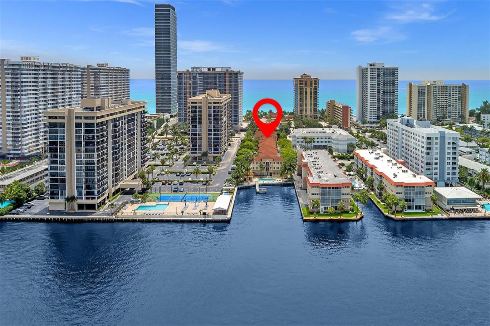 Bayside Townhome - Private Access, Pool And Hot Tub, Free Parking *