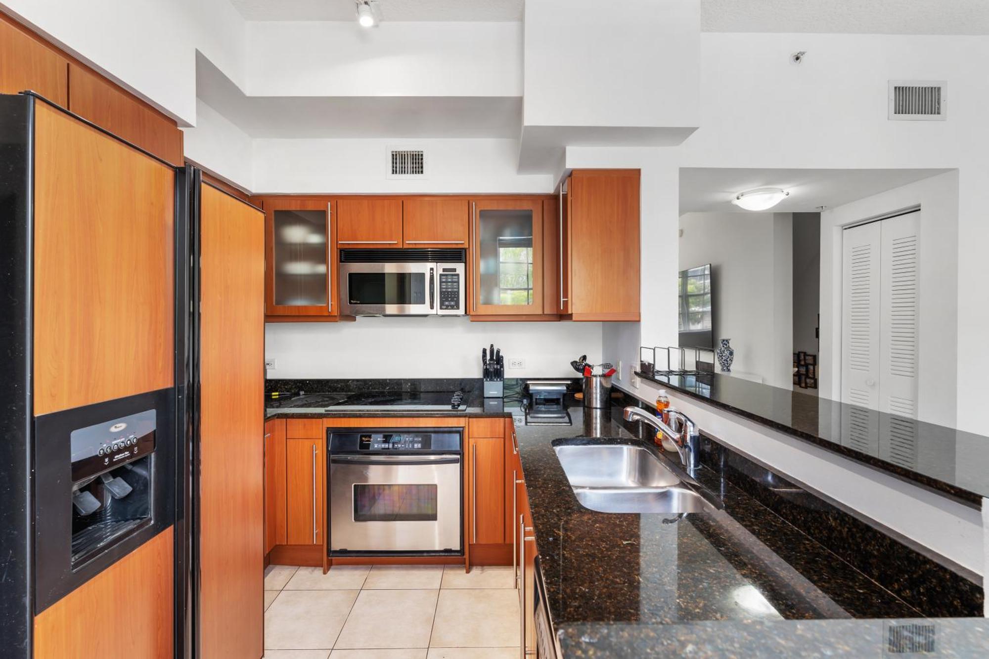 Bayside Townhome - Private Access, Pool And Hot Tub, Free Parking Apartment