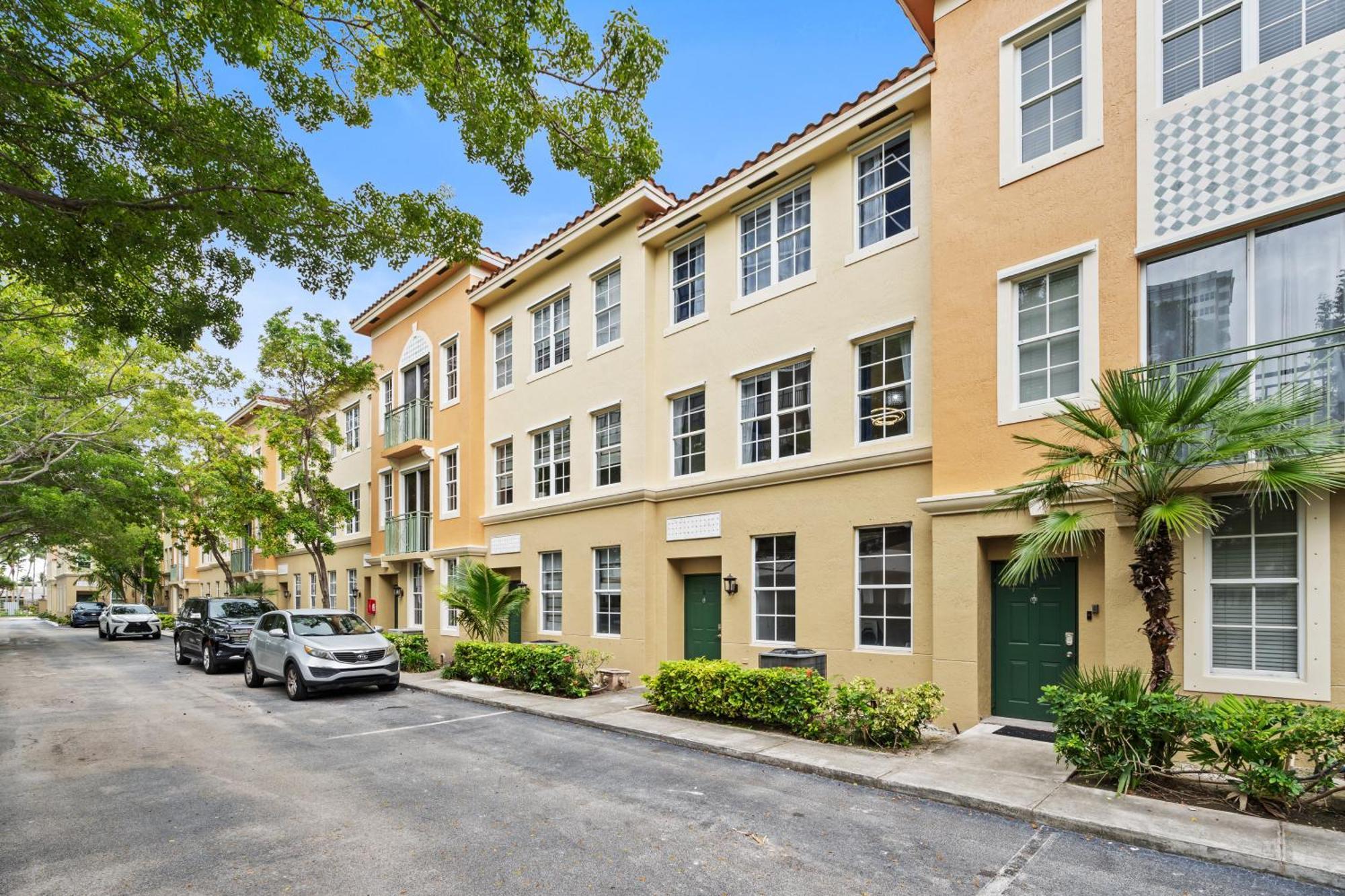 Bayside Townhome - Private Access, Pool And Hot Tub, Free Parking Hallandale Beach