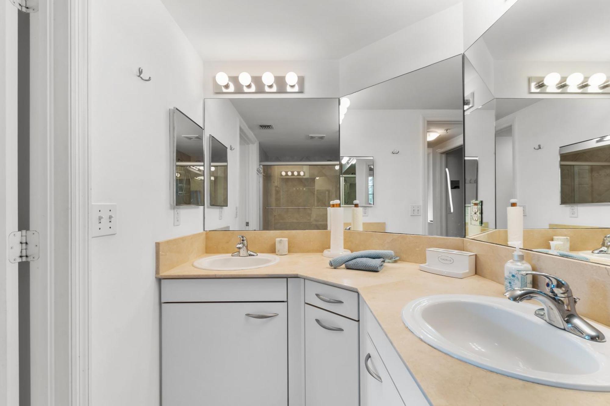 Apartment Bayside Townhome - Private Access, Pool And Hot Tub, Free Parking *