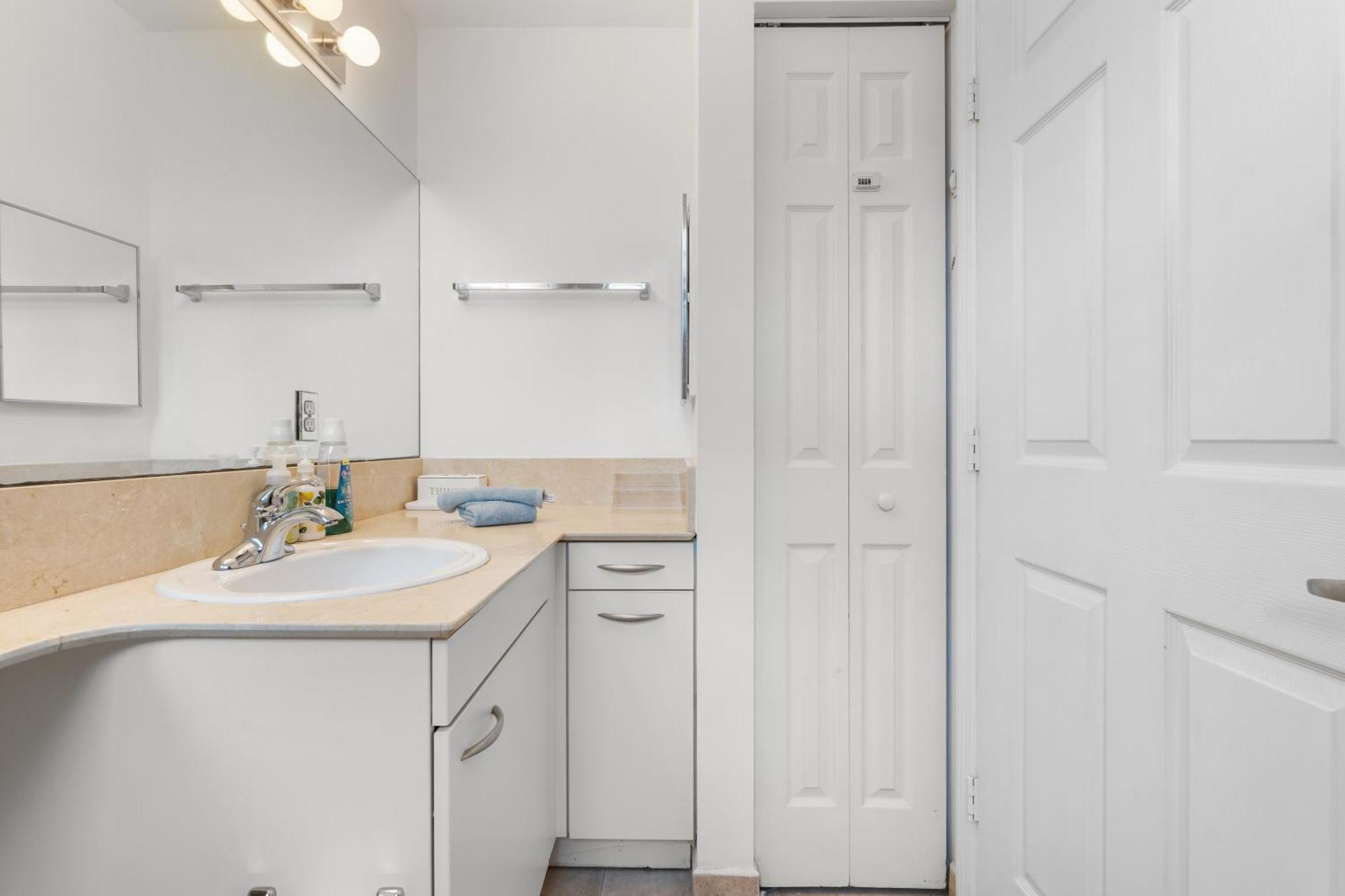 Bayside Townhome - Private Access, Pool And Hot Tub, Free Parking * Hallandale Beach