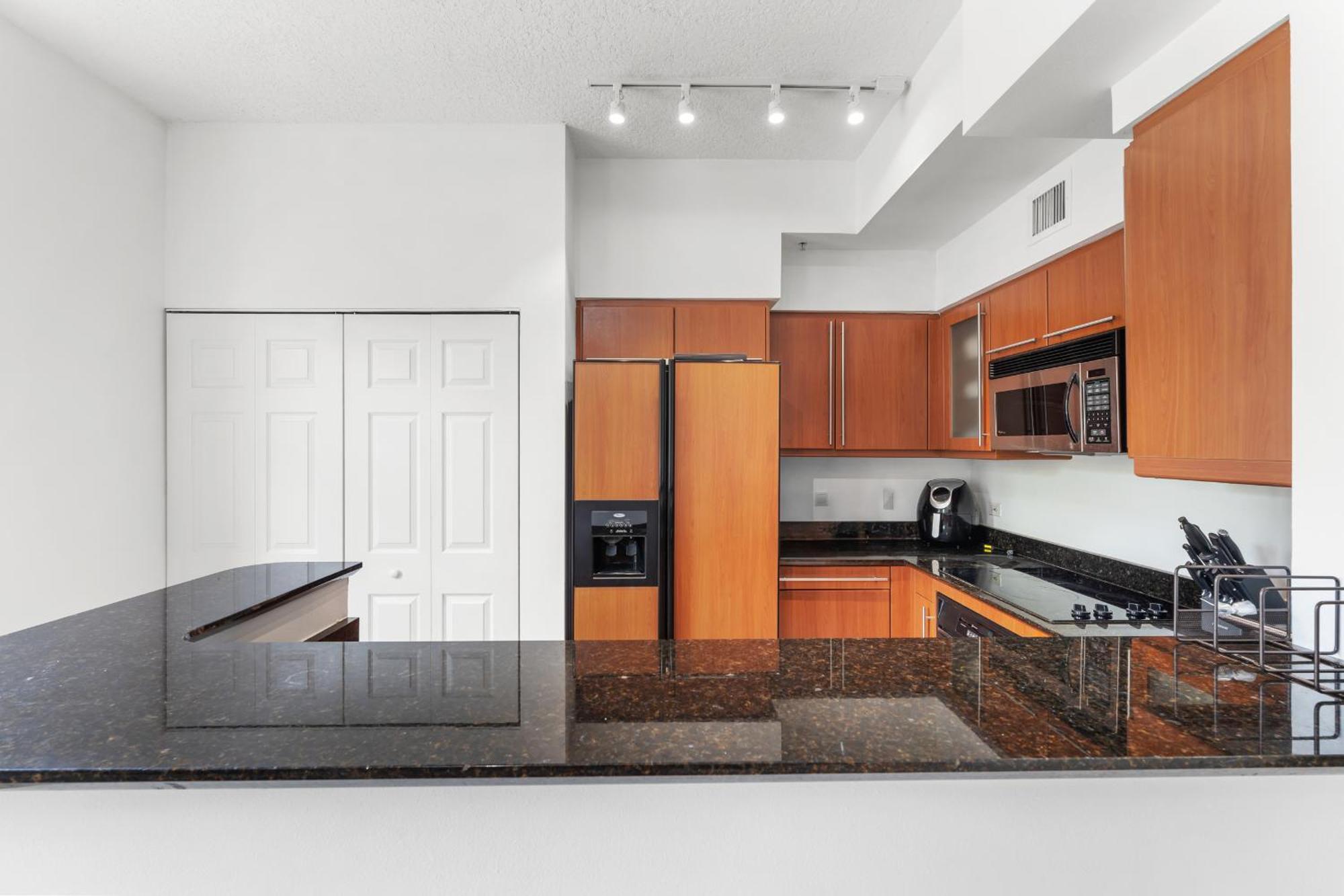 Apartment Bayside Townhome - Private Access, Pool And Hot Tub, Free Parking Hallandale Beach