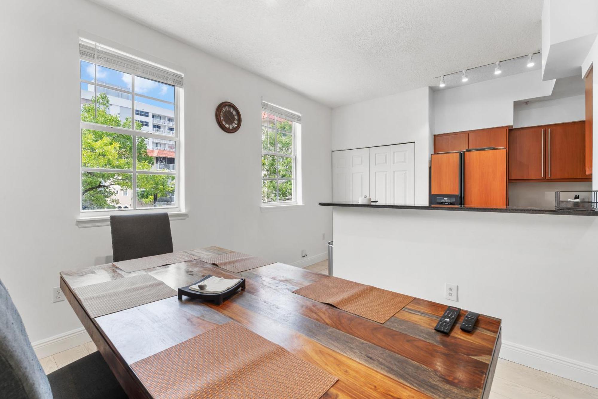 Apartment Bayside Townhome - Private Access, Pool And Hot Tub, Free Parking