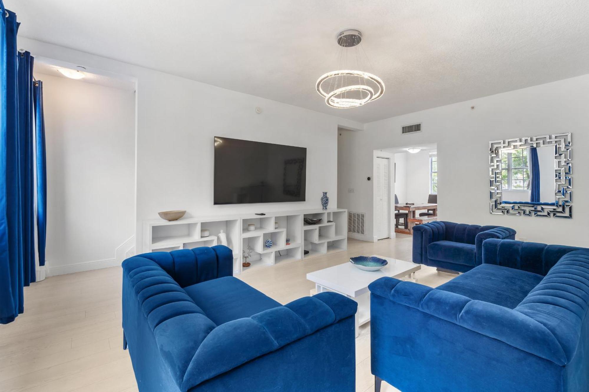 Bayside Townhome - Private Access, Pool And Hot Tub, Free Parking Apartment Hallandale Beach