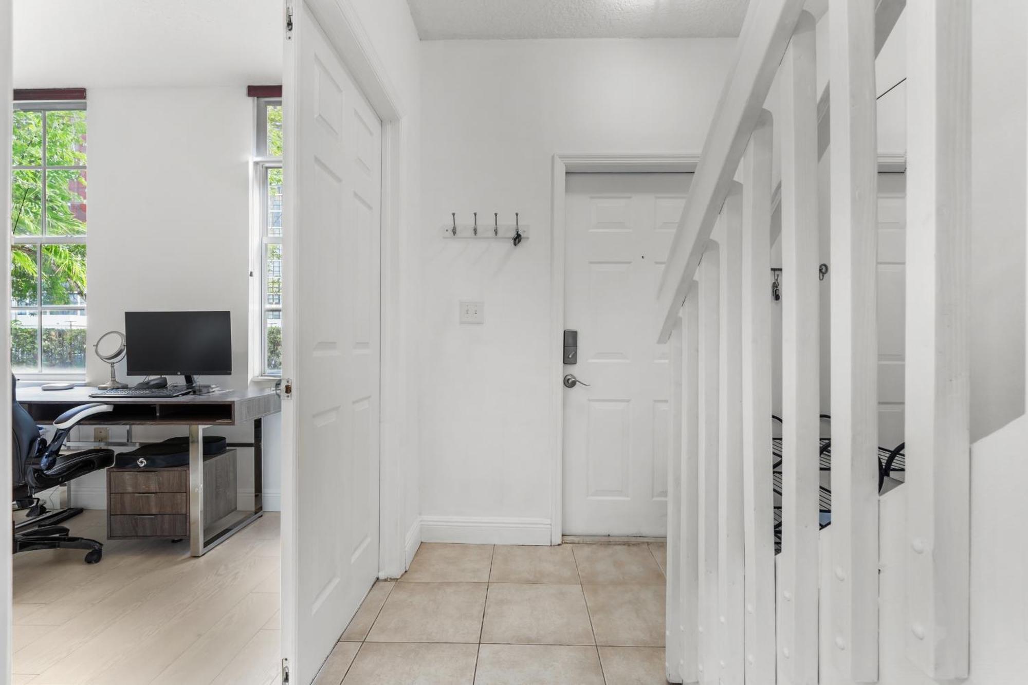 Bayside Townhome - Private Access, Pool And Hot Tub, Free Parking Hallandale Beach